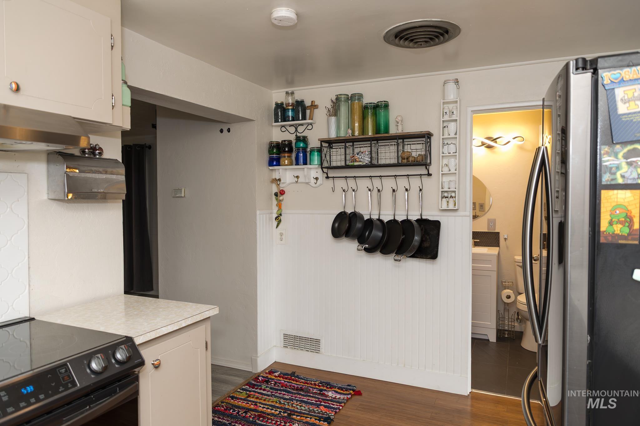 661 SW 3rd St, Ontario, Oregon 97914, 3 Bedrooms, 2 Bathrooms, Residential For Sale, Price $325,000,MLS 98974975