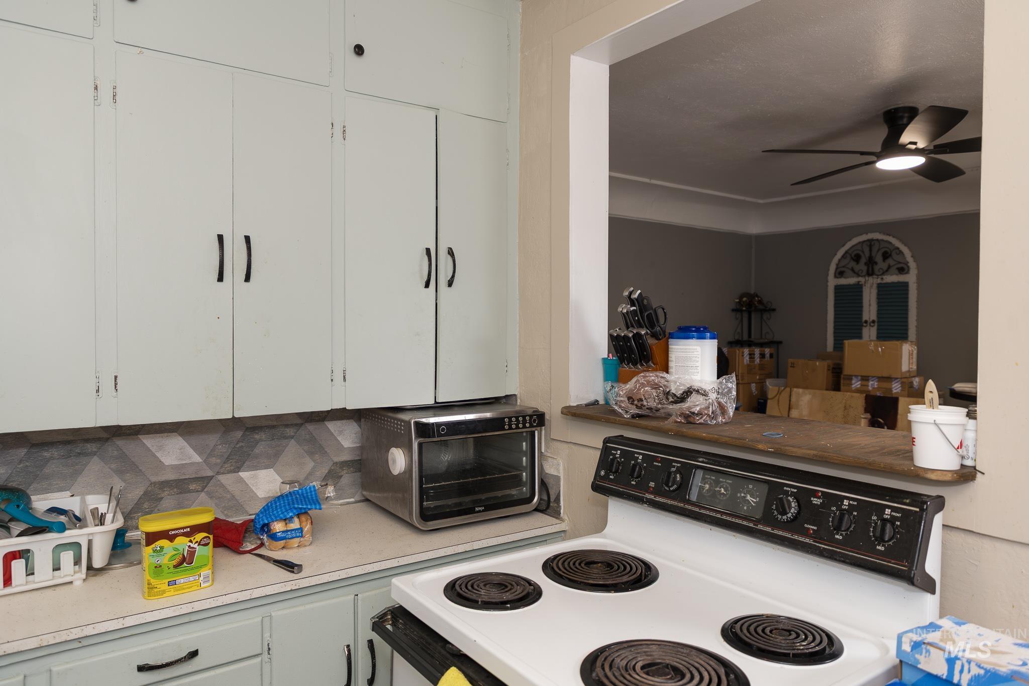 661 SW 3rd St, Ontario, Oregon 97914, 3 Bedrooms, 2 Bathrooms, Residential For Sale, Price $325,000,MLS 98974975