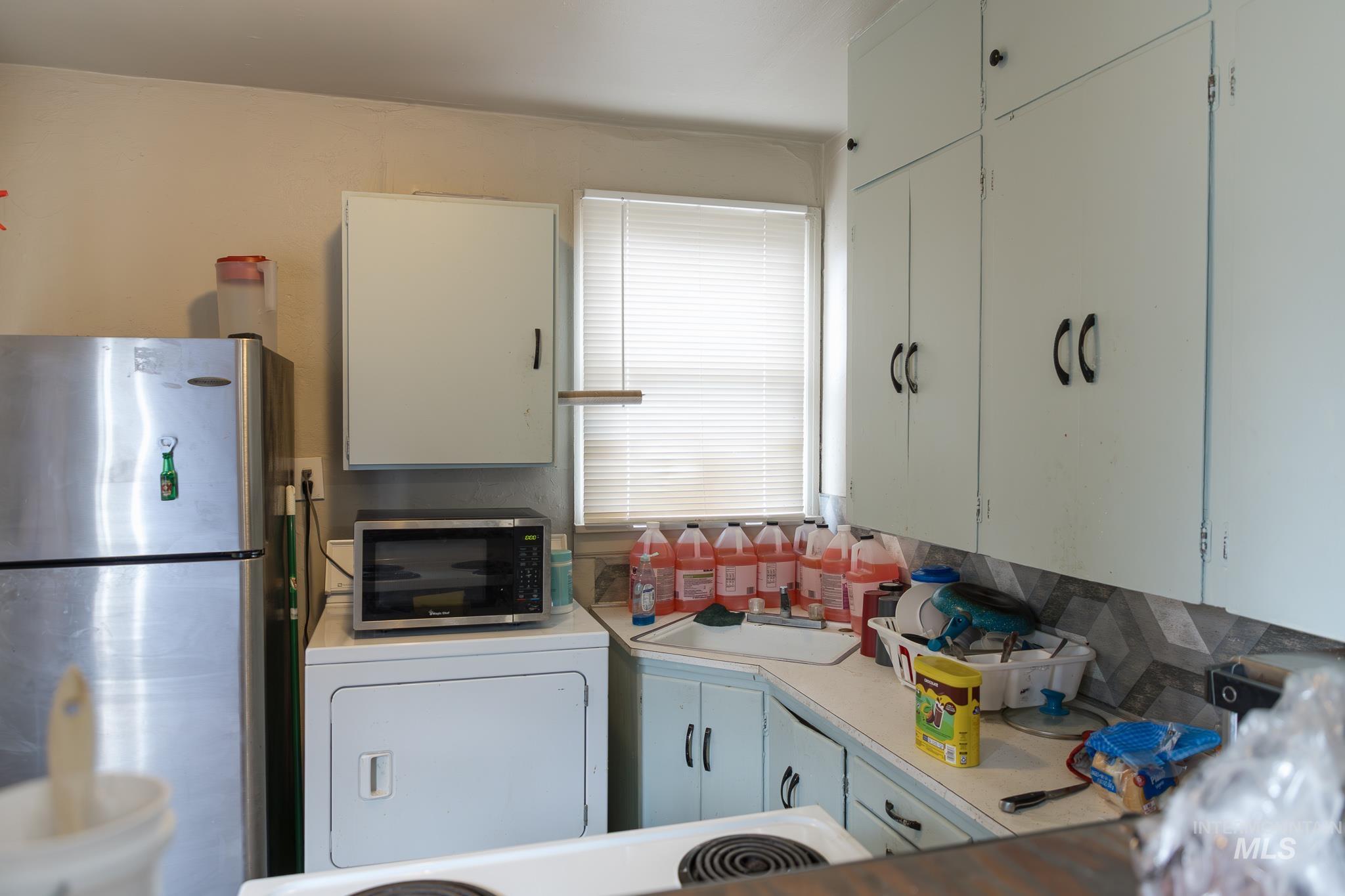 661 SW 3rd St, Ontario, Oregon 97914, 3 Bedrooms, 2 Bathrooms, Residential For Sale, Price $325,000,MLS 98974975