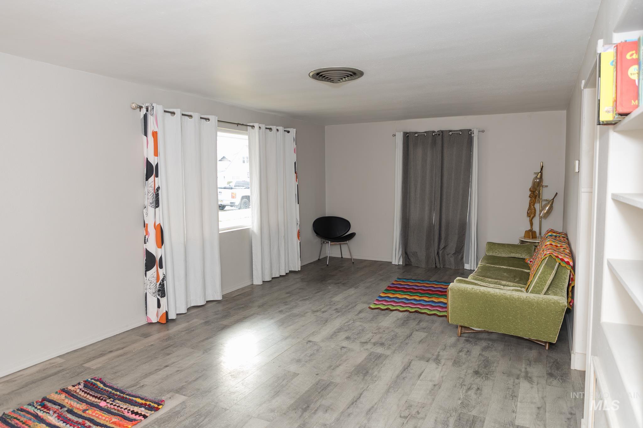 661 SW 3rd St, Ontario, Oregon 97914, 3 Bedrooms, 2 Bathrooms, Residential For Sale, Price $325,000,MLS 98974975