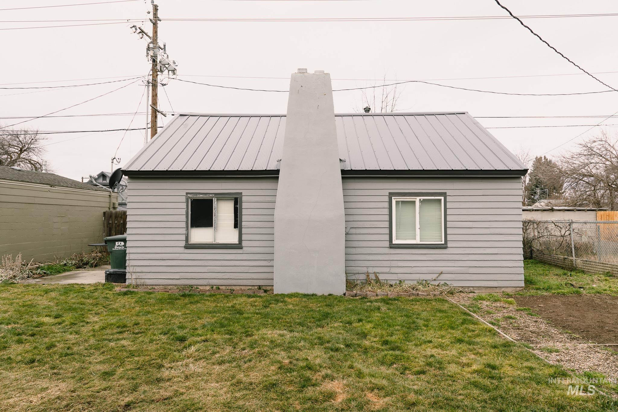 661 SW 3rd St, Ontario, Oregon 97914, 3 Bedrooms, 2 Bathrooms, Residential For Sale, Price $325,000,MLS 98974975