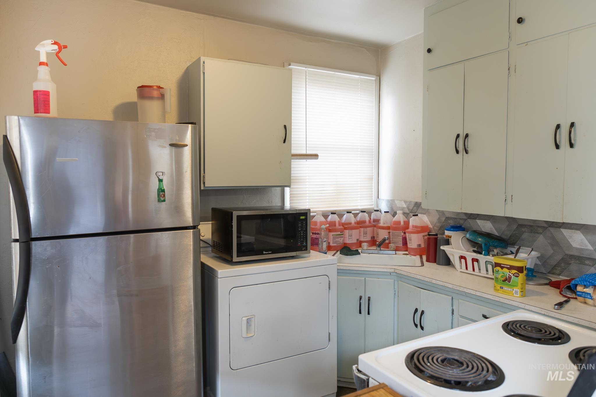 661 SW 3rd St, Ontario, Oregon 97914, 3 Bedrooms, 2 Bathrooms, Residential For Sale, Price $325,000,MLS 98974975