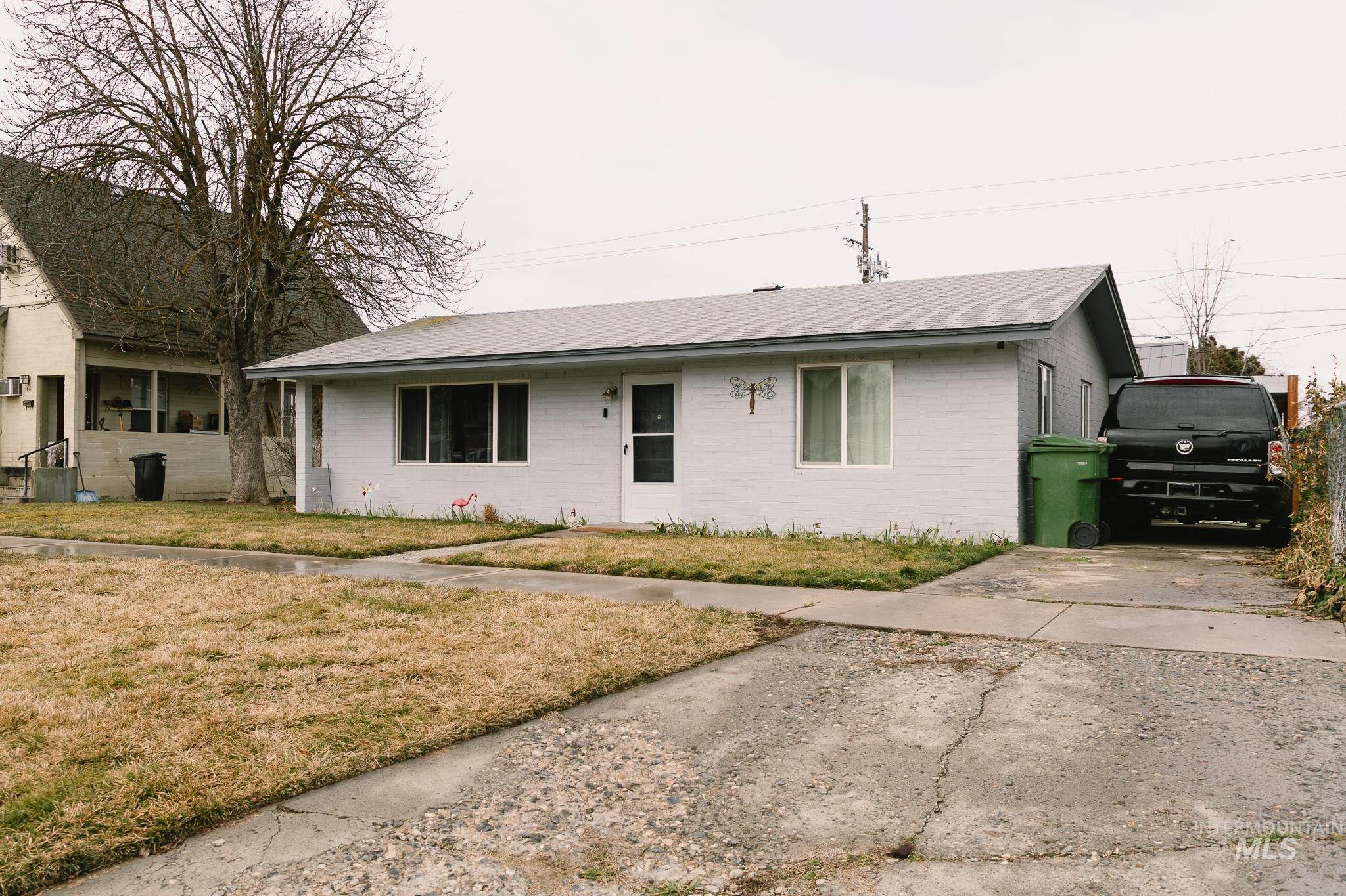 661 SW 3rd St, Ontario, Oregon 97914, 3 Bedrooms, 2 Bathrooms, Residential For Sale, Price $325,000,MLS 98974975