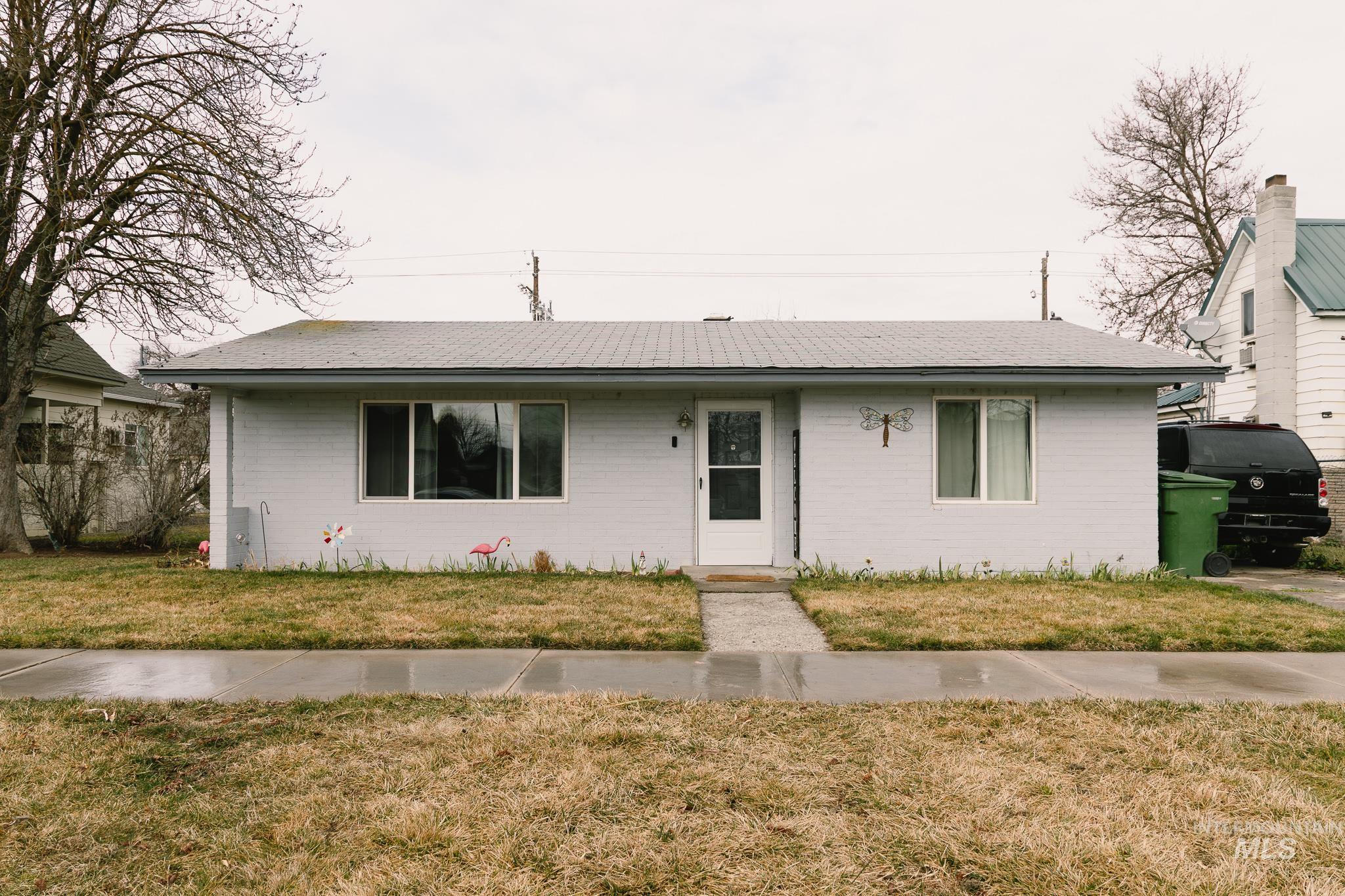 661 SW 3rd St, Ontario, Oregon 97914, 3 Bedrooms, 2 Bathrooms, Residential For Sale, Price $325,000,MLS 98974975