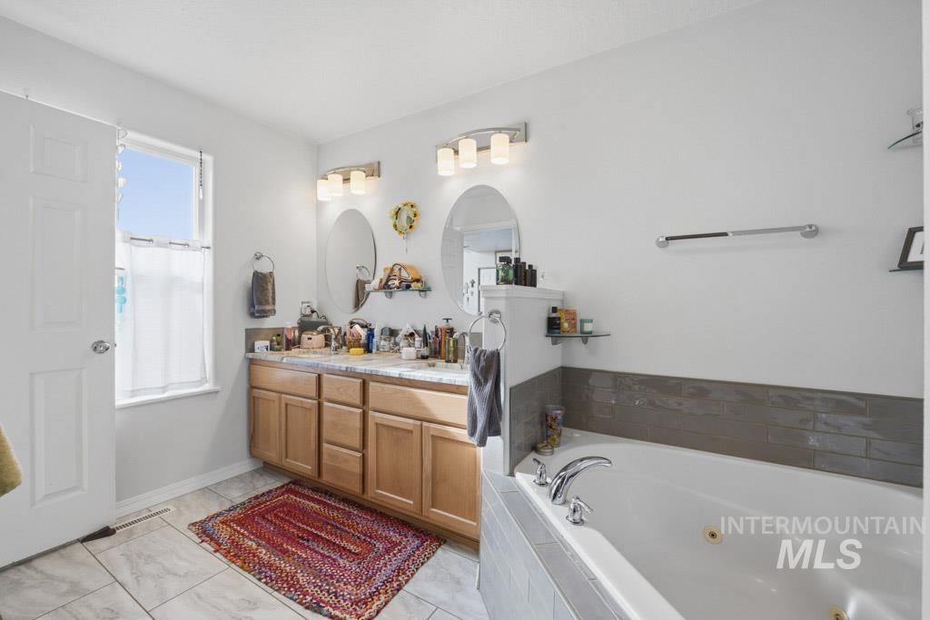 521 Victoria Dr, Moscow, Idaho 83843, 5 Bedrooms, 3 Bathrooms, Residential For Sale, Price $699,000,MLS 98974980