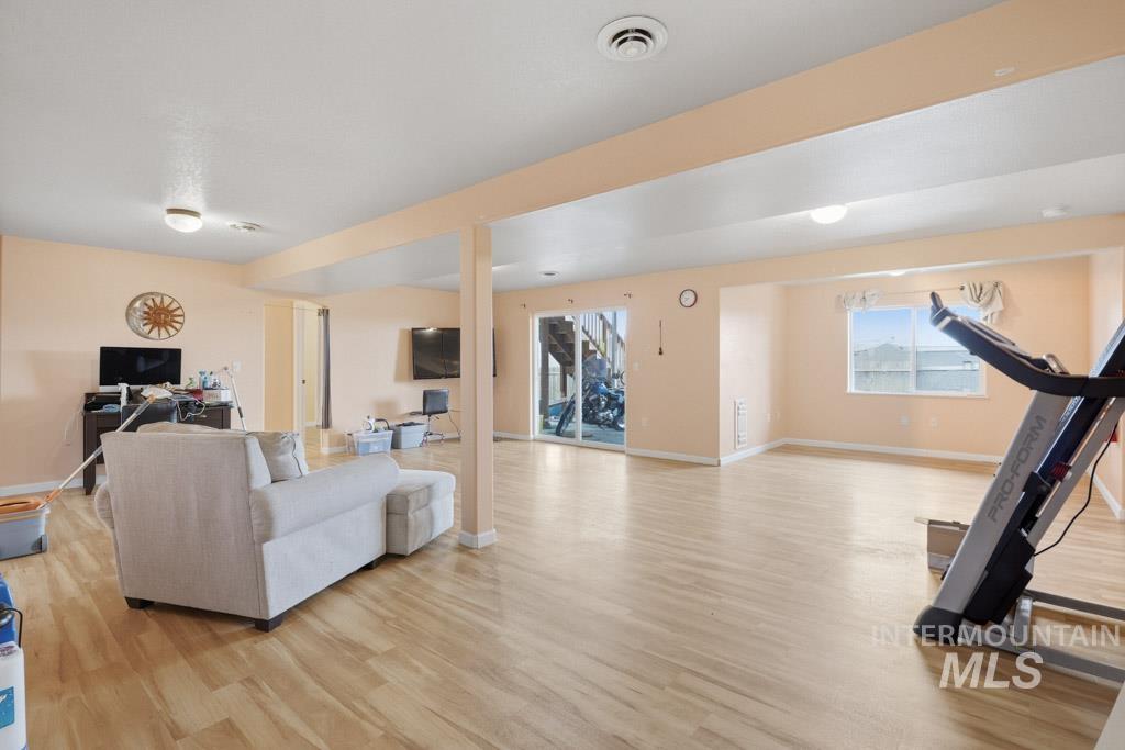 521 Victoria Dr, Moscow, Idaho 83843, 5 Bedrooms, 3 Bathrooms, Residential For Sale, Price $699,000,MLS 98974980