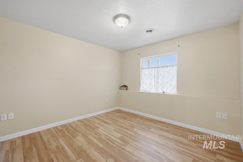 521 Victoria Dr, Moscow, Idaho 83843, 5 Bedrooms, 3 Bathrooms, Residential For Sale, Price $699,000,MLS 98974980