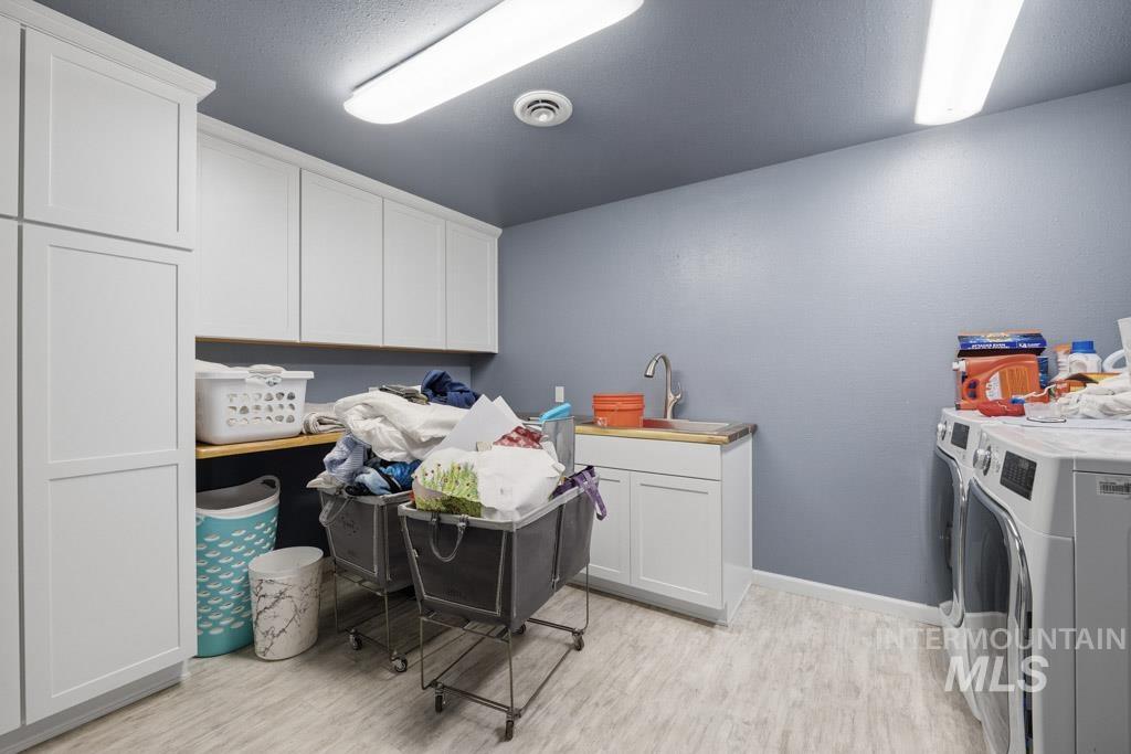 521 Victoria Dr, Moscow, Idaho 83843, 5 Bedrooms, 3 Bathrooms, Residential For Sale, Price $699,000,MLS 98974980