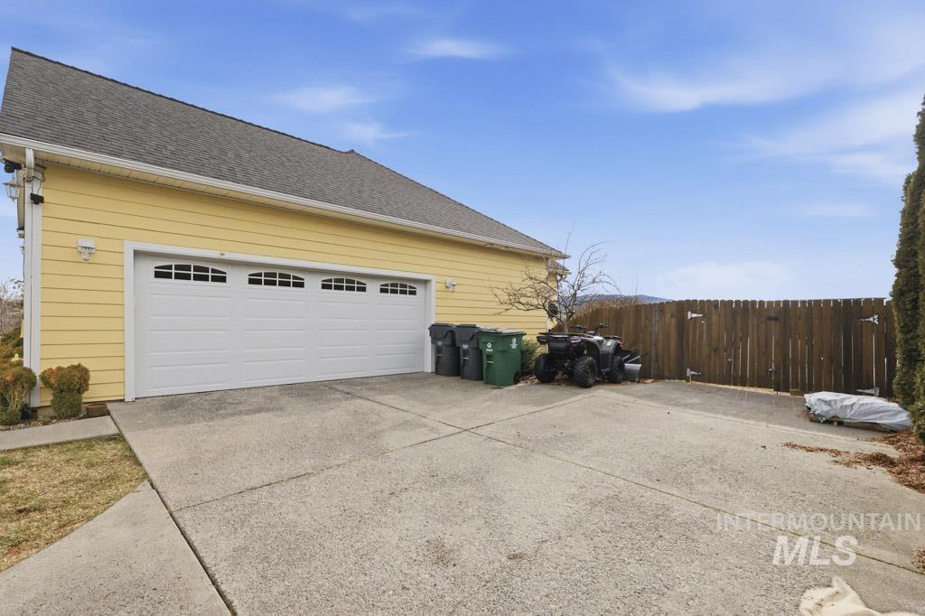 521 Victoria Dr, Moscow, Idaho 83843, 5 Bedrooms, 3 Bathrooms, Residential For Sale, Price $699,000,MLS 98974980