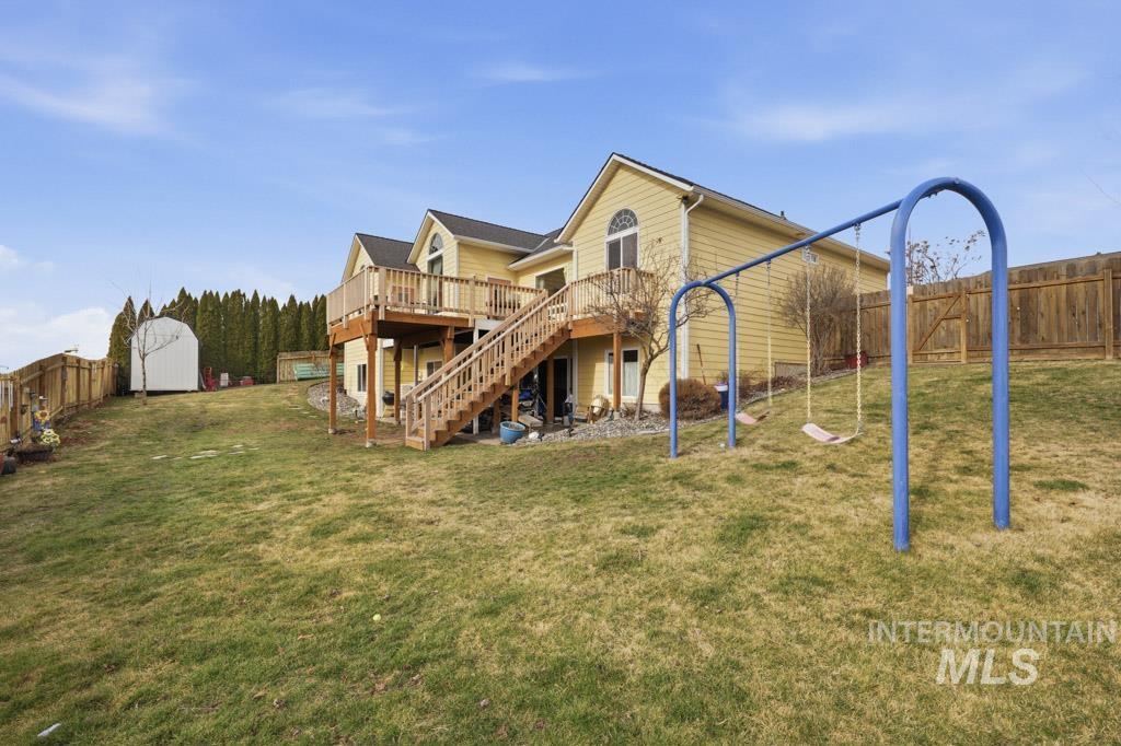 521 Victoria Dr, Moscow, Idaho 83843, 5 Bedrooms, 3 Bathrooms, Residential For Sale, Price $699,000,MLS 98974980