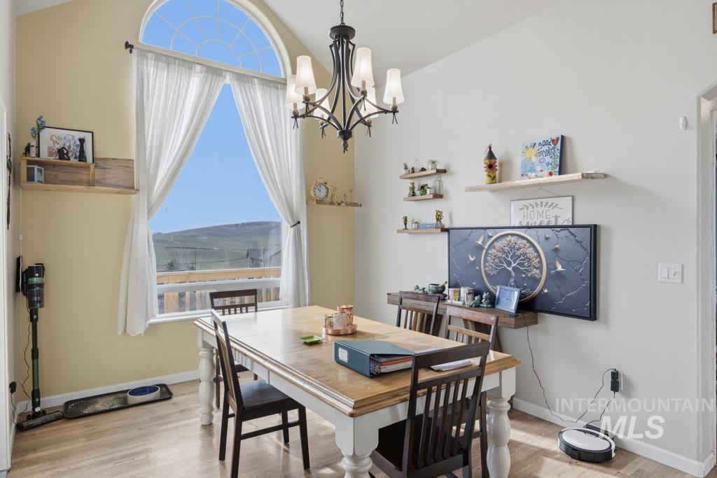 521 Victoria Dr, Moscow, Idaho 83843, 5 Bedrooms, 3 Bathrooms, Residential For Sale, Price $699,000,MLS 98974980