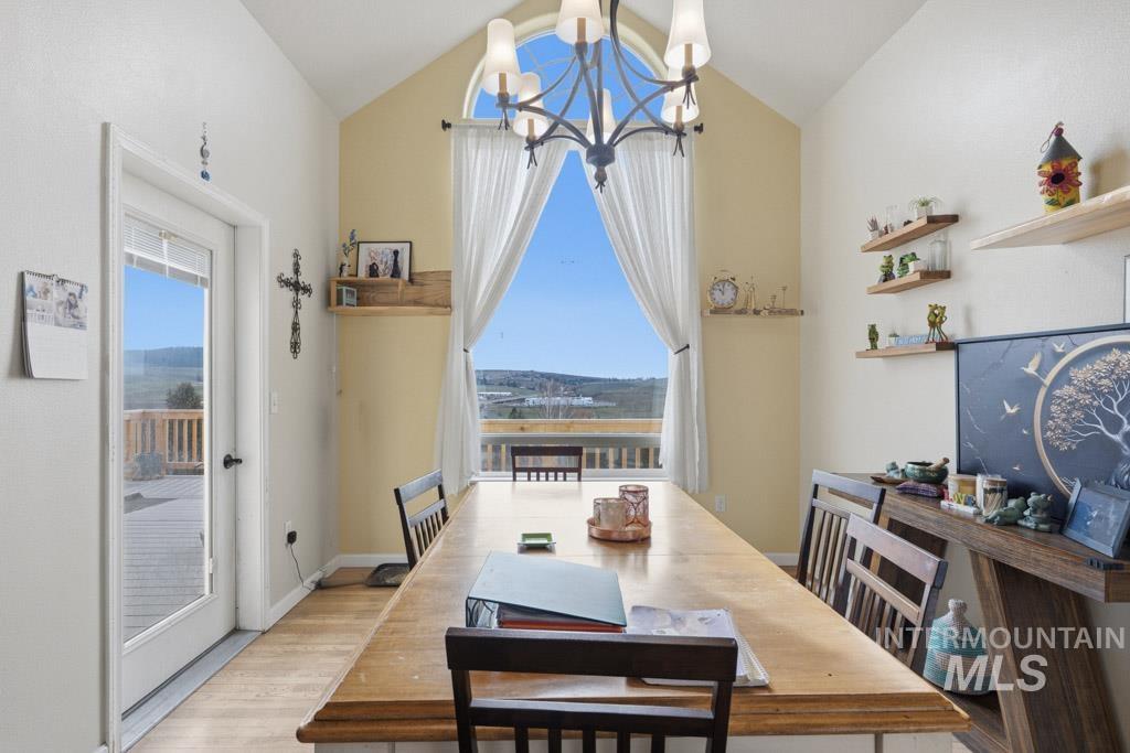 521 Victoria Dr, Moscow, Idaho 83843, 5 Bedrooms, 3 Bathrooms, Residential For Sale, Price $699,000,MLS 98974980