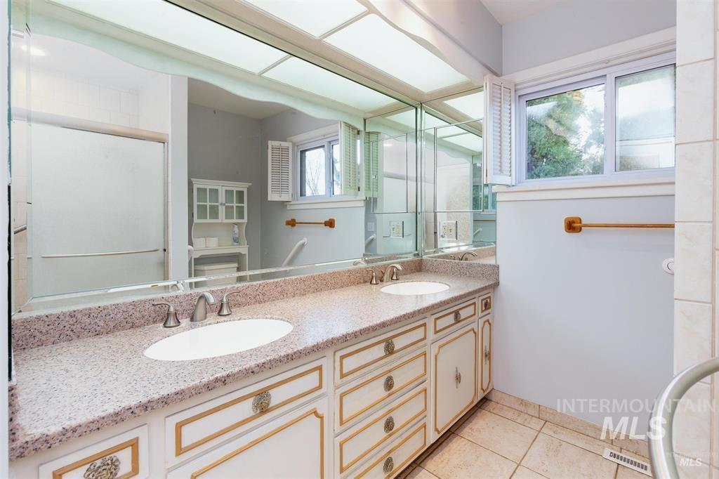 1605 Vineyard Dr., Lewiston, Idaho 83501, 4 Bedrooms, 2 Bathrooms, Residential For Sale, Price $440,000,MLS 98974982