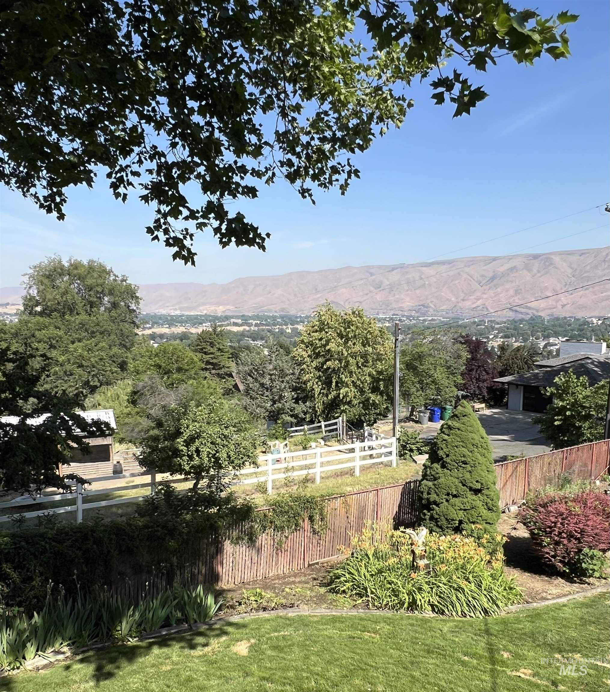 1605 Vineyard Dr., Lewiston, Idaho 83501, 4 Bedrooms, 2 Bathrooms, Residential For Sale, Price $440,000,MLS 98974982