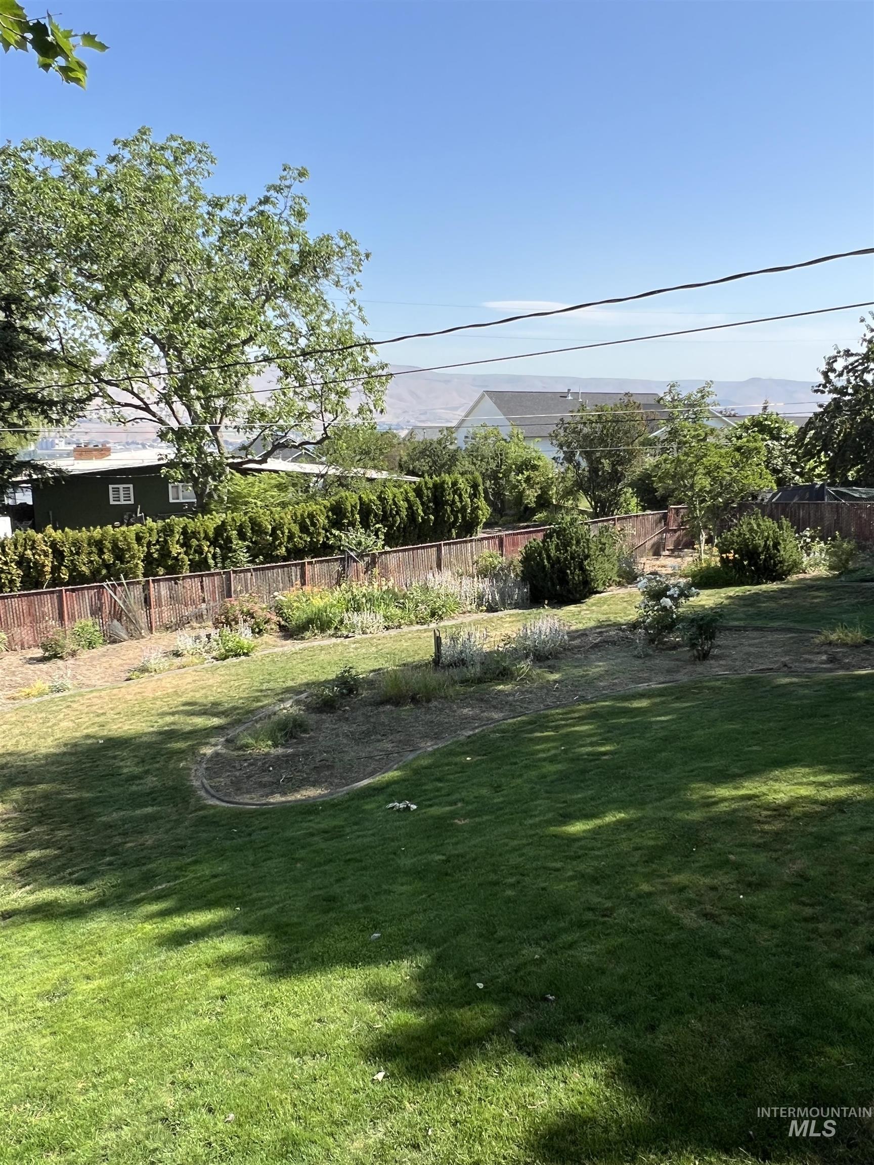 1605 Vineyard Dr., Lewiston, Idaho 83501, 4 Bedrooms, 2 Bathrooms, Residential For Sale, Price $440,000,MLS 98974982