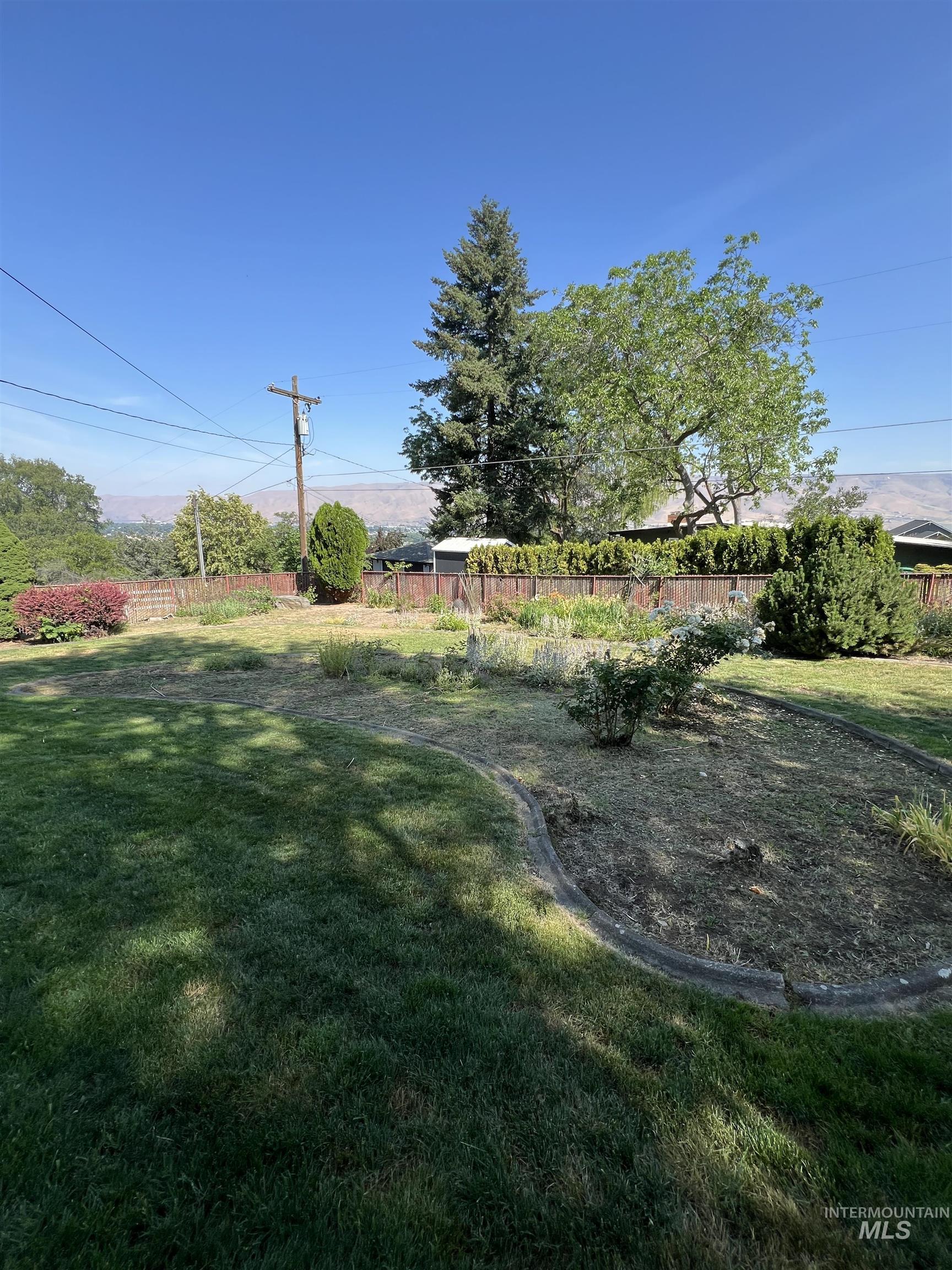 1605 Vineyard Dr., Lewiston, Idaho 83501, 4 Bedrooms, 2 Bathrooms, Residential For Sale, Price $440,000,MLS 98974982