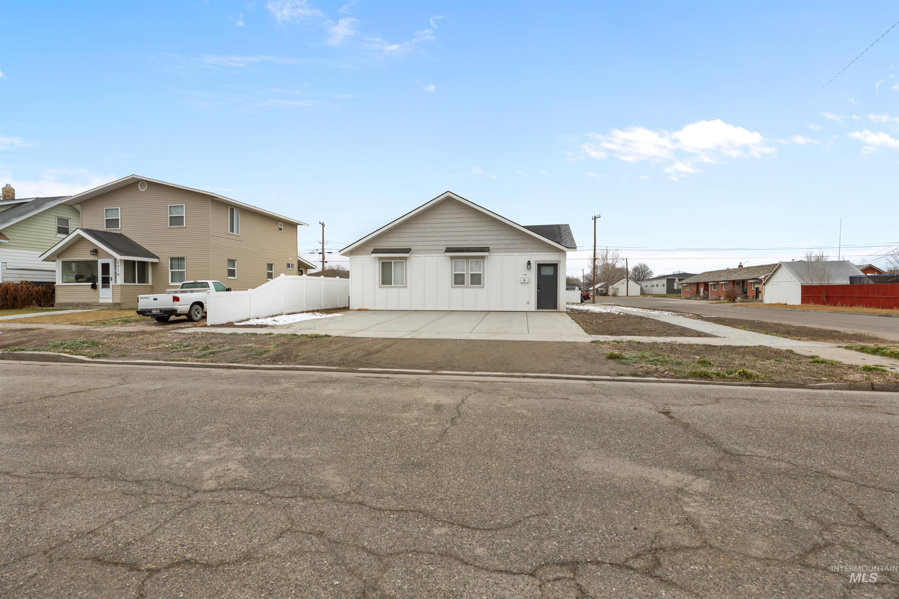 1700 Albion Ave, Burley, Idaho 83318, 2 Bedrooms, 2 Bathrooms, Residential Income For Sale, Price $535,000,MLS 98974983