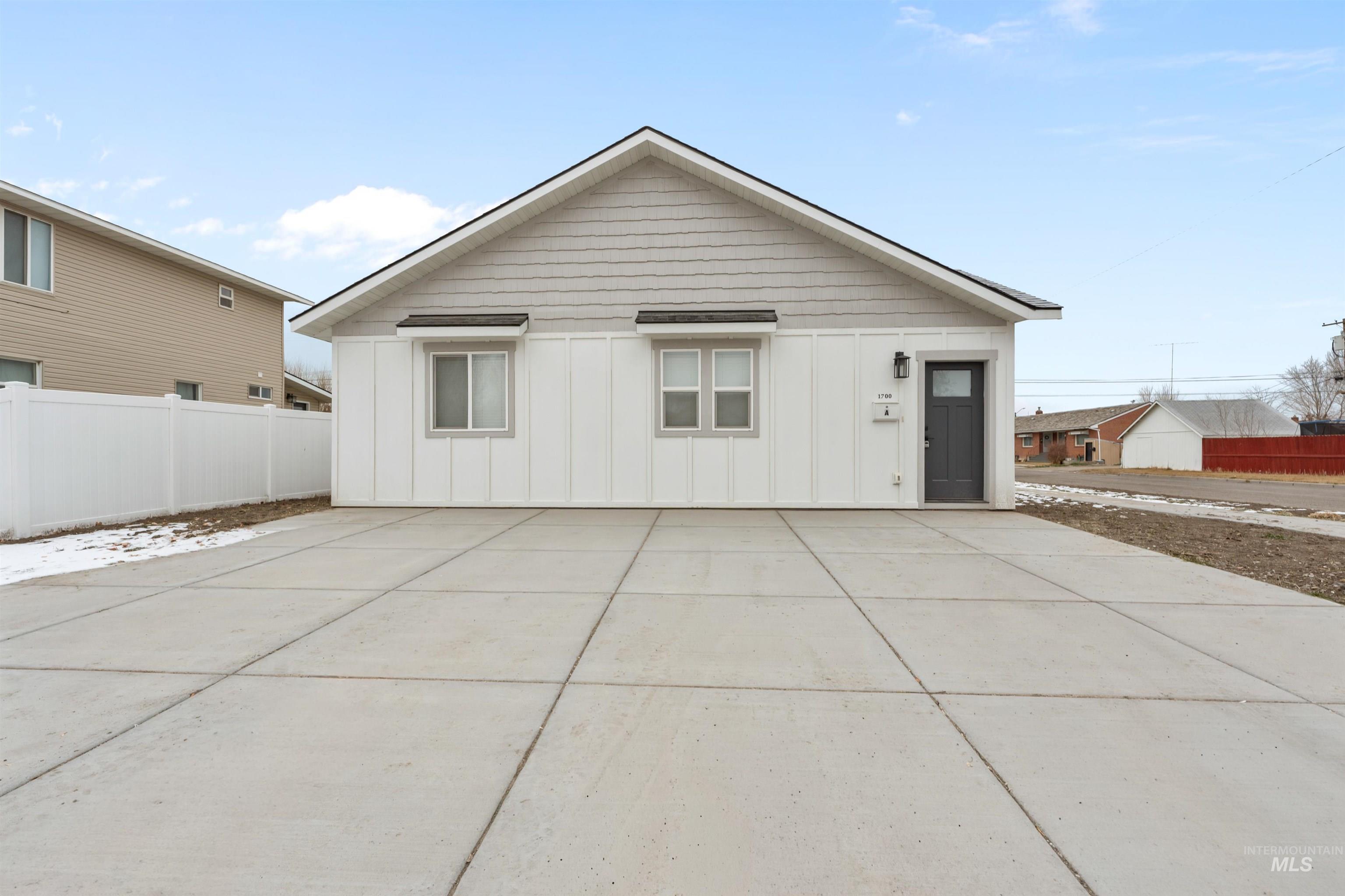 1700 Albion Ave, Burley, Idaho 83318, 2 Bedrooms, 2 Bathrooms, Residential Income For Sale, Price $535,000,MLS 98974983