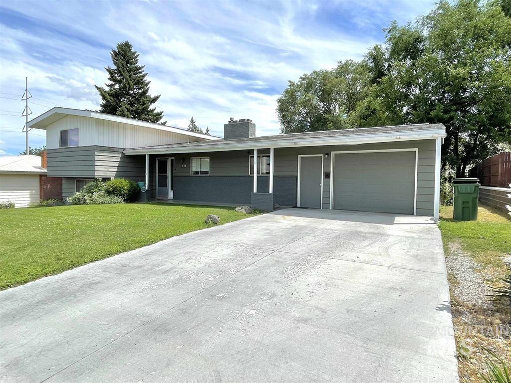 1036 SW 1St Ave, Ontario, Oregon 97914, 3 Bedrooms, 2 Bathrooms, Residential For Sale, Price $350,000,MLS 98974985