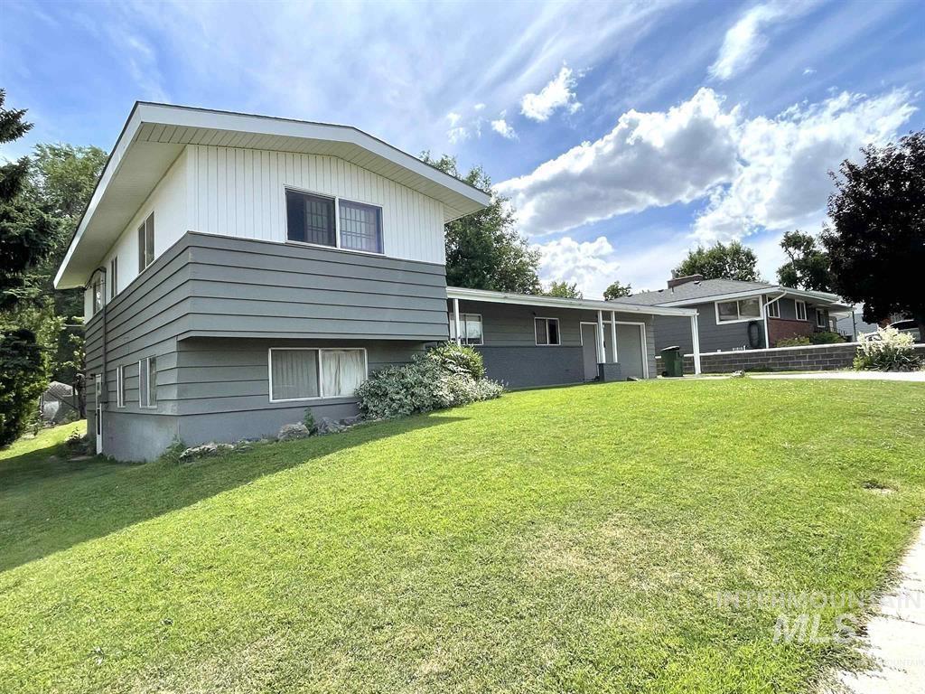 1036 SW 1St Ave, Ontario, Oregon 97914, 3 Bedrooms, 2 Bathrooms, Residential For Sale, Price $350,000,MLS 98974985