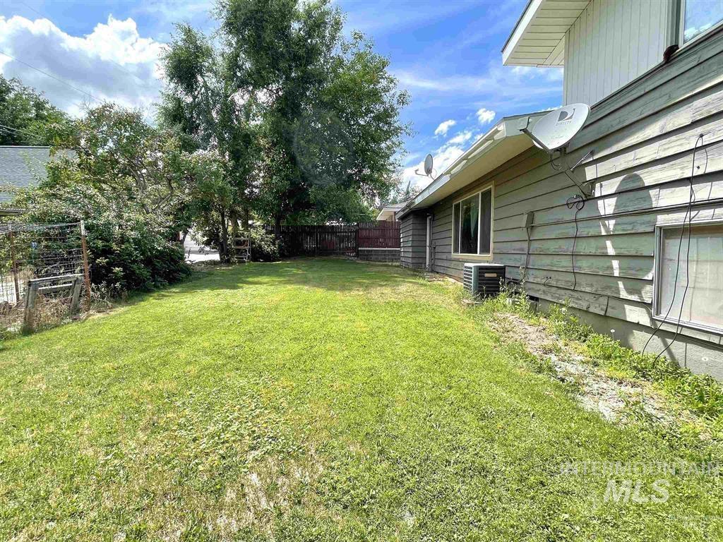 1036 SW 1St Ave, Ontario, Oregon 97914, 3 Bedrooms, 2 Bathrooms, Residential For Sale, Price $350,000,MLS 98974985