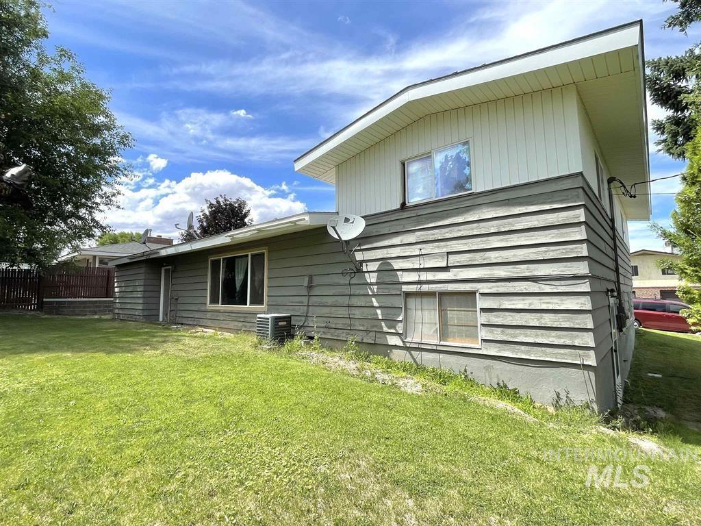 1036 SW 1St Ave, Ontario, Oregon 97914, 3 Bedrooms, 2 Bathrooms, Residential For Sale, Price $350,000,MLS 98974985