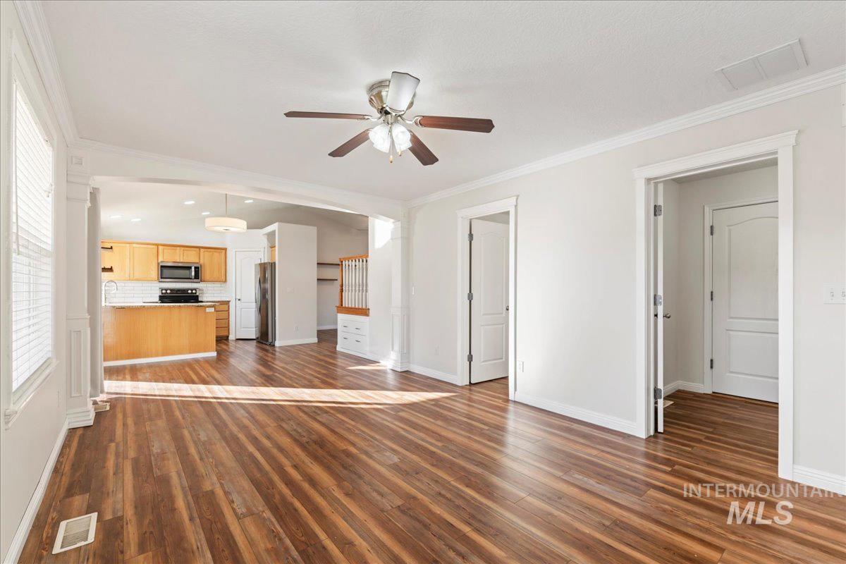 4297 E English Dr., Meridian, Idaho 83642, 4 Bedrooms, 2.5 Bathrooms, Residential For Sale, Price $470,000,MLS 98974986