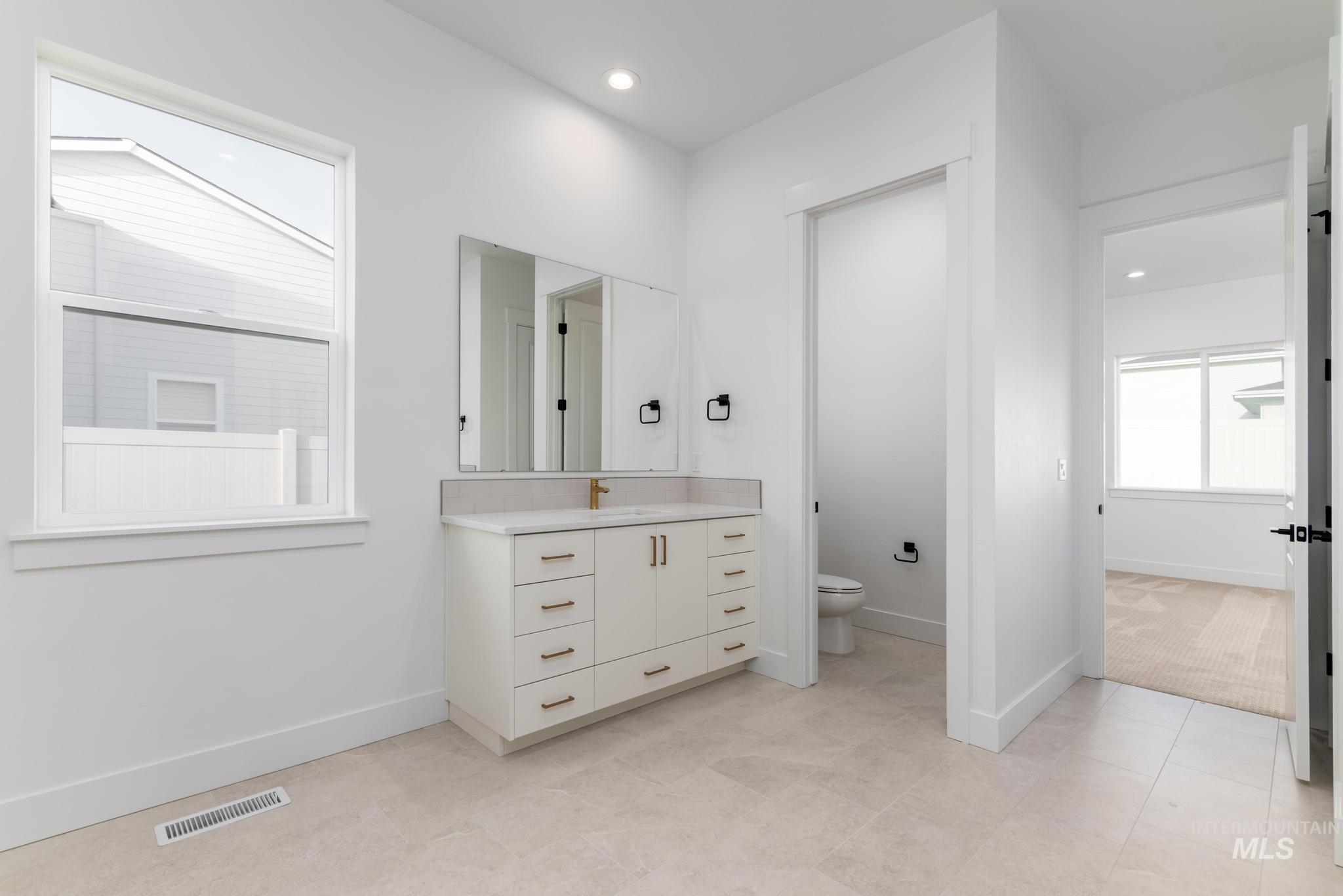 9100 W Moonglade St, Star, Idaho 83669, 4 Bedrooms, 3 Bathrooms, Residential For Sale, Price $709,000,MLS 98974994