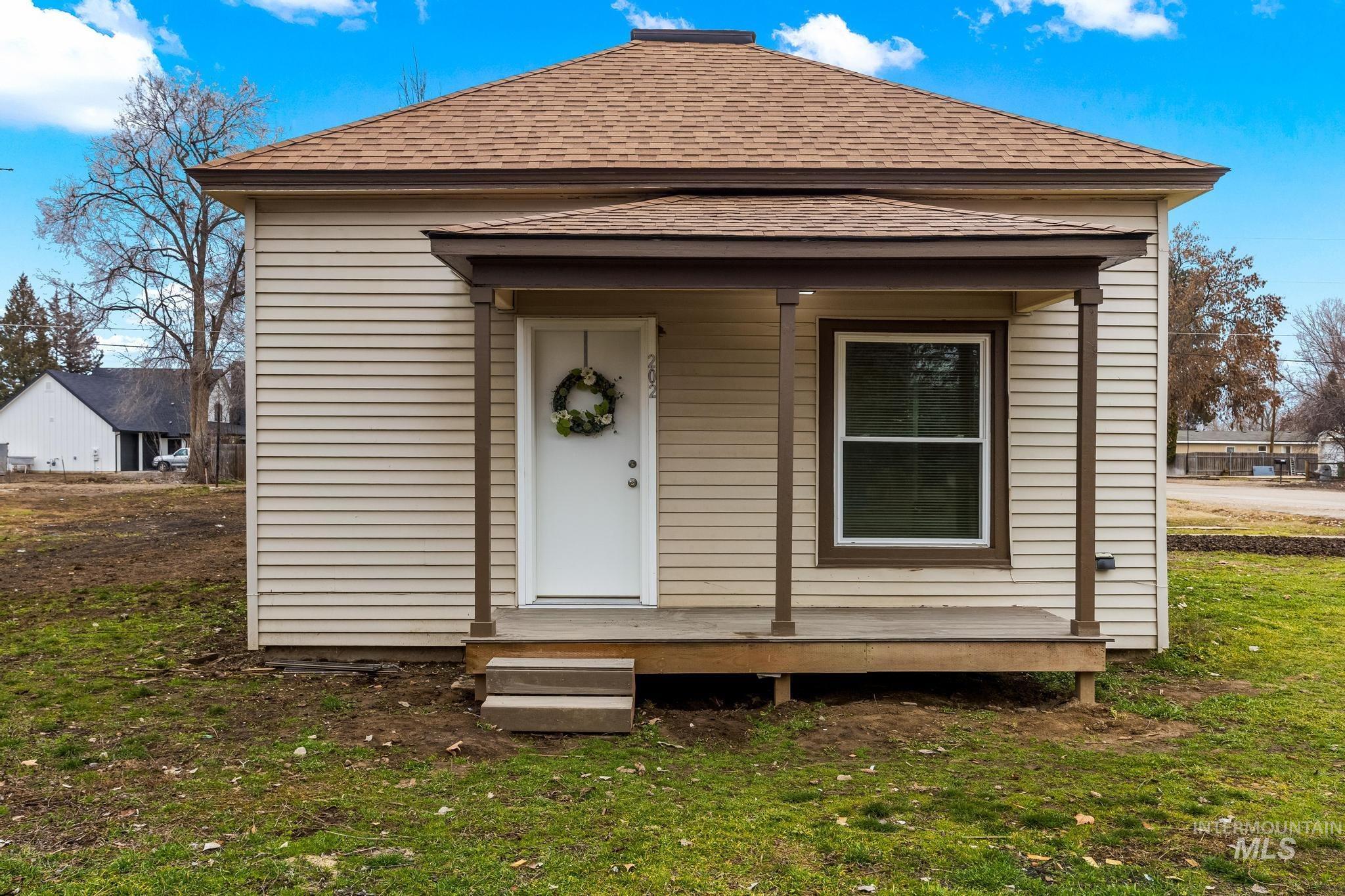 202 E Park Ave, New Plymouth, Idaho 83655, 3 Bedrooms, 1 Bathroom, Residential For Sale, Price $299,900,MLS 98975002