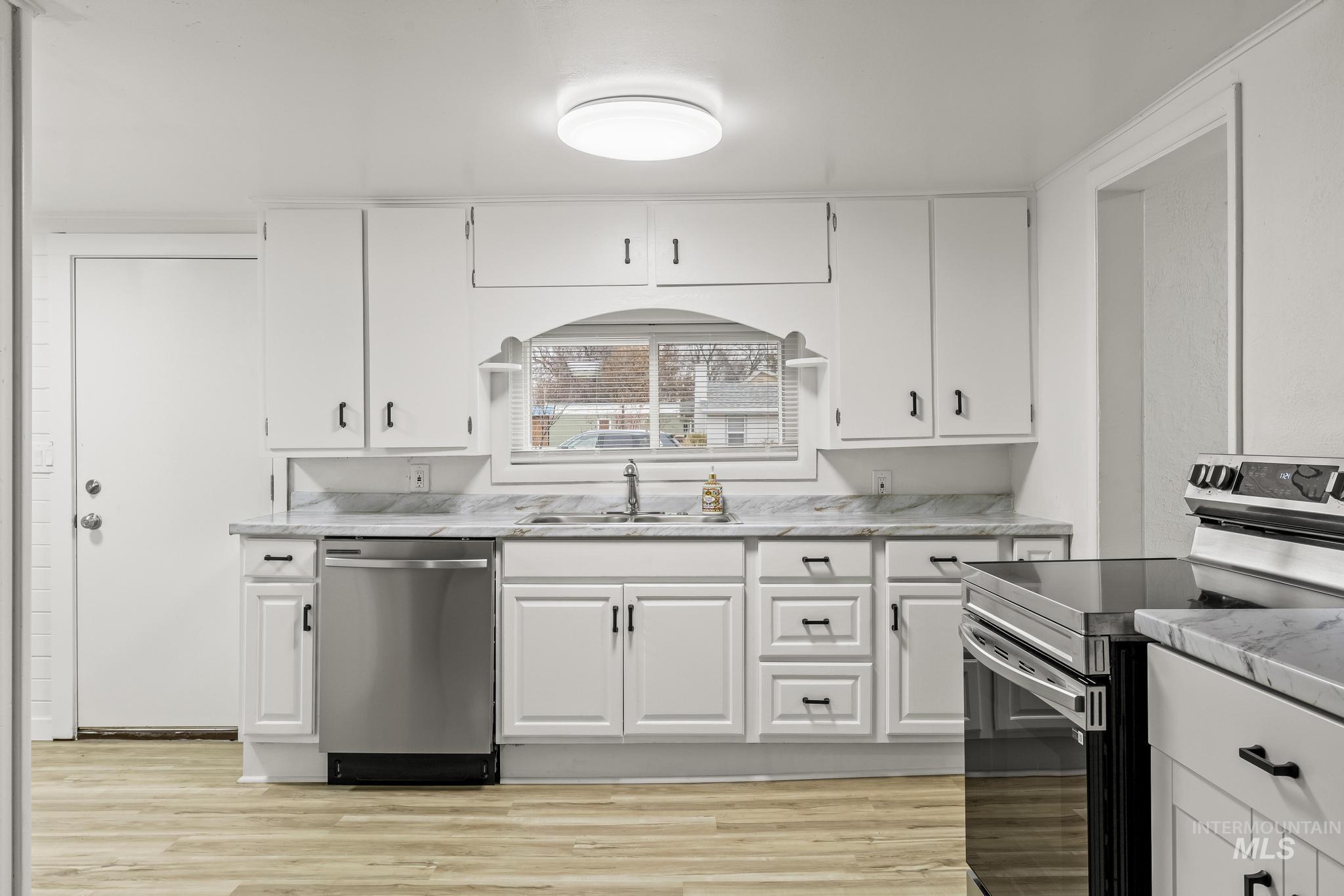 202 E Park Ave, New Plymouth, Idaho 83655, 3 Bedrooms, 1 Bathroom, Residential For Sale, Price $299,900,MLS 98975002