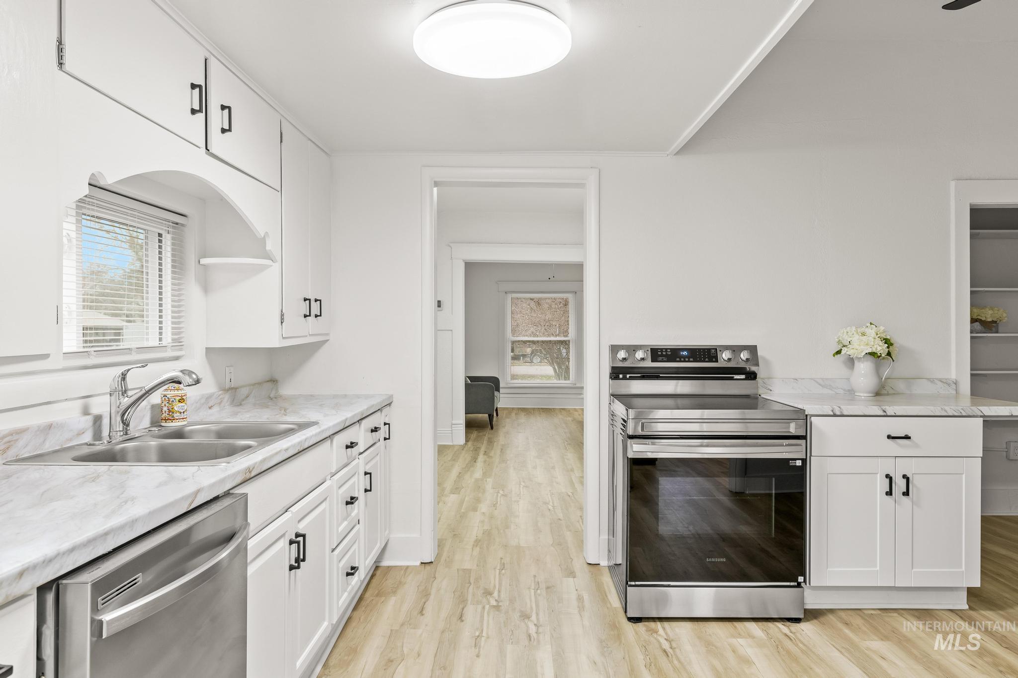 202 E Park Ave, New Plymouth, Idaho 83655, 3 Bedrooms, 1 Bathroom, Residential For Sale, Price $299,900,MLS 98975002