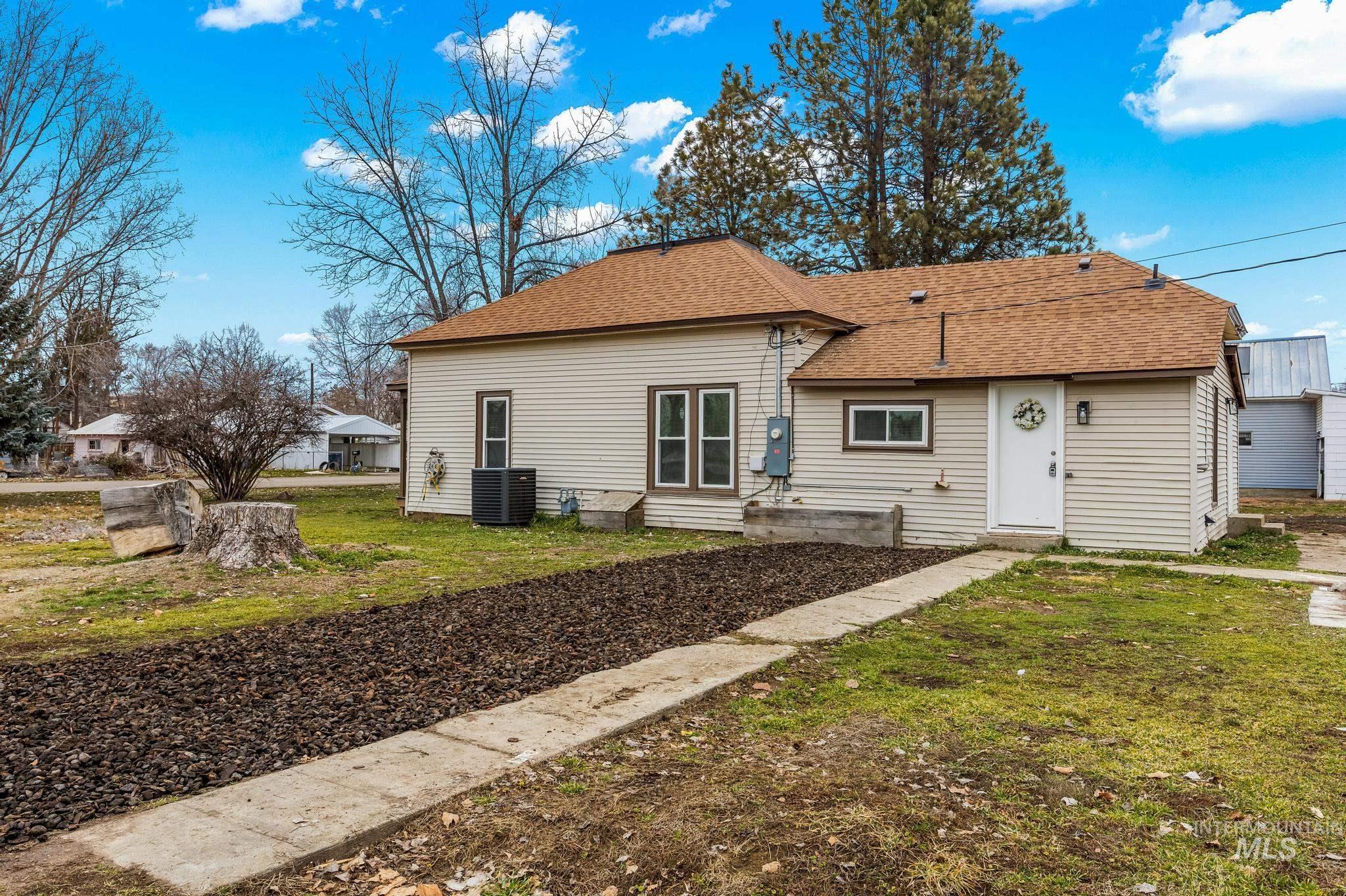 202 E Park Ave, New Plymouth, Idaho 83655, 3 Bedrooms, 1 Bathroom, Residential For Sale, Price $299,900,MLS 98975002