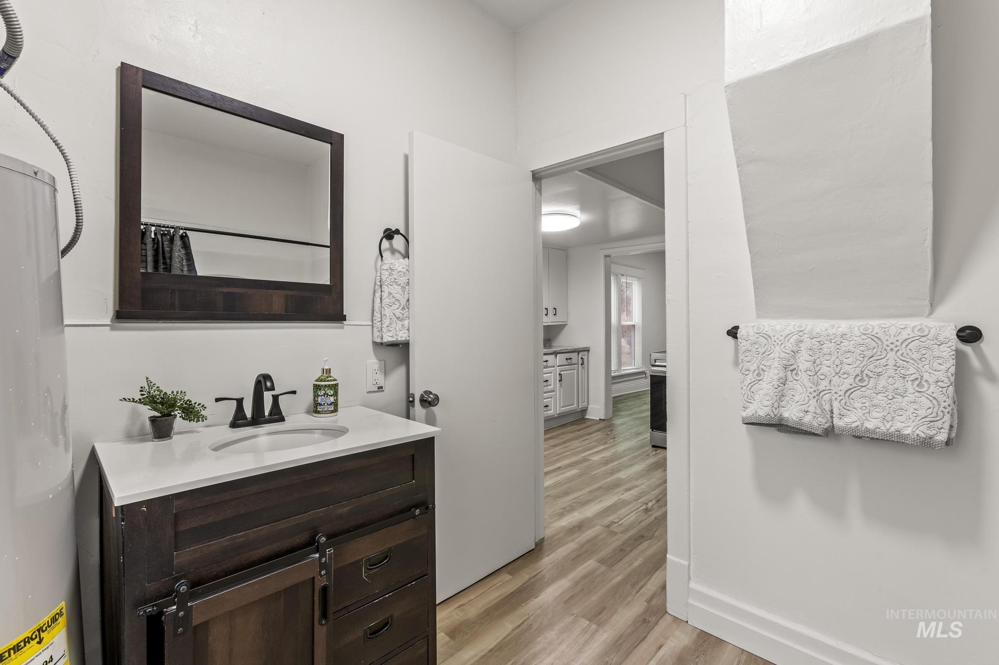 202 E Park Ave, New Plymouth, Idaho 83655, 3 Bedrooms, 1 Bathroom, Residential For Sale, Price $299,900,MLS 98975002