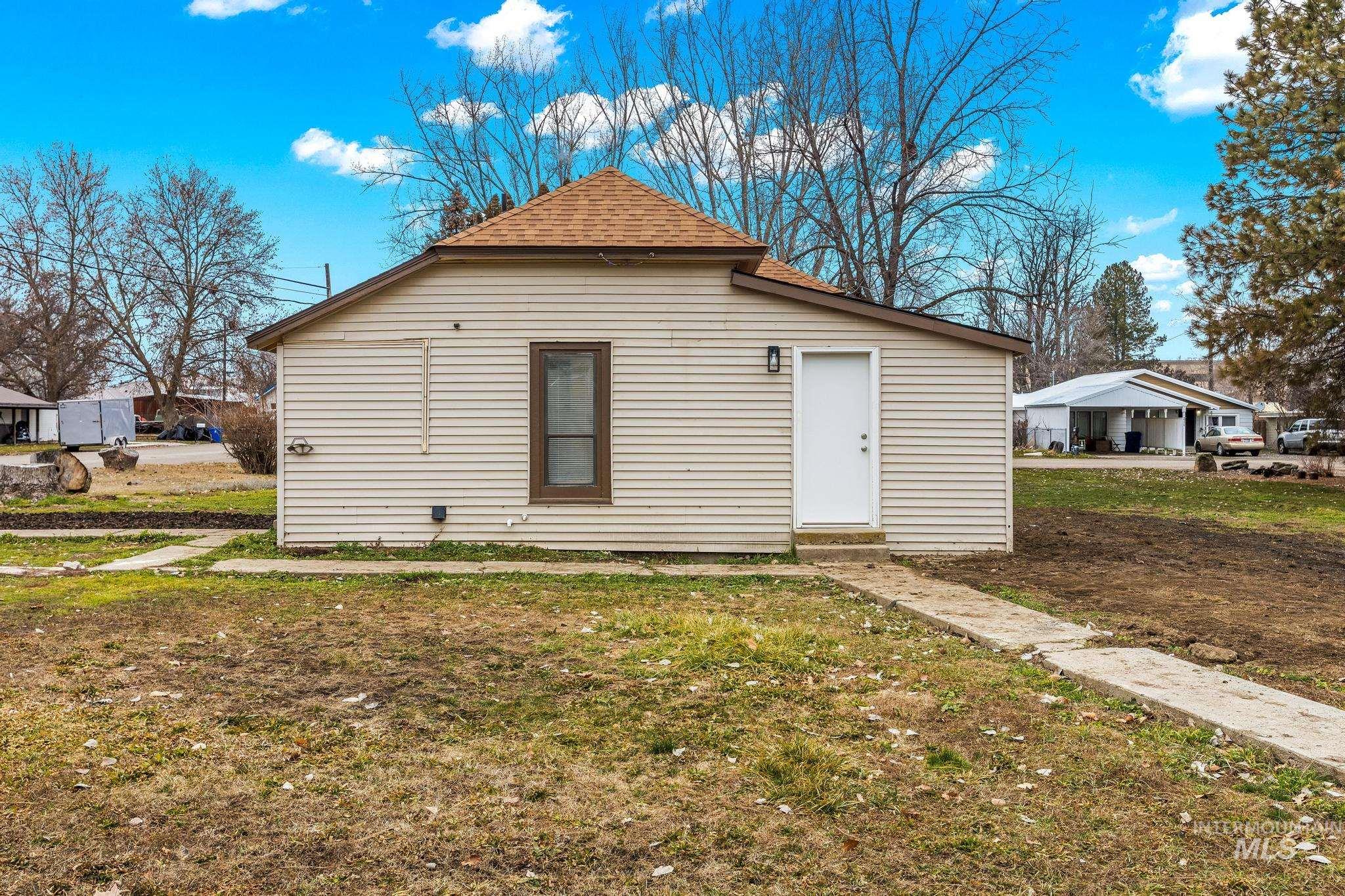 202 E Park Ave, New Plymouth, Idaho 83655, 3 Bedrooms, 1 Bathroom, Residential For Sale, Price $299,900,MLS 98975002