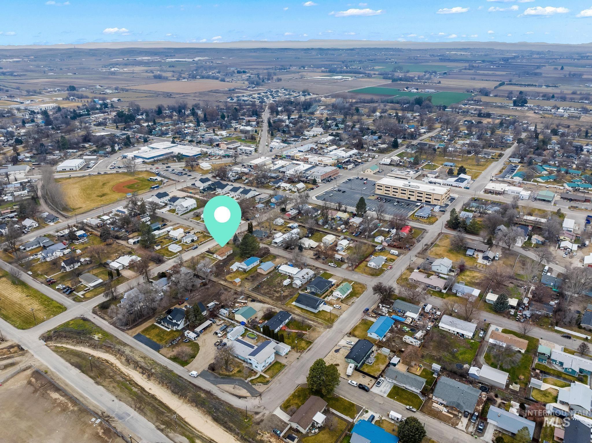 202 E Park Ave, New Plymouth, Idaho 83655, 3 Bedrooms, 1 Bathroom, Residential For Sale, Price $299,900,MLS 98975002