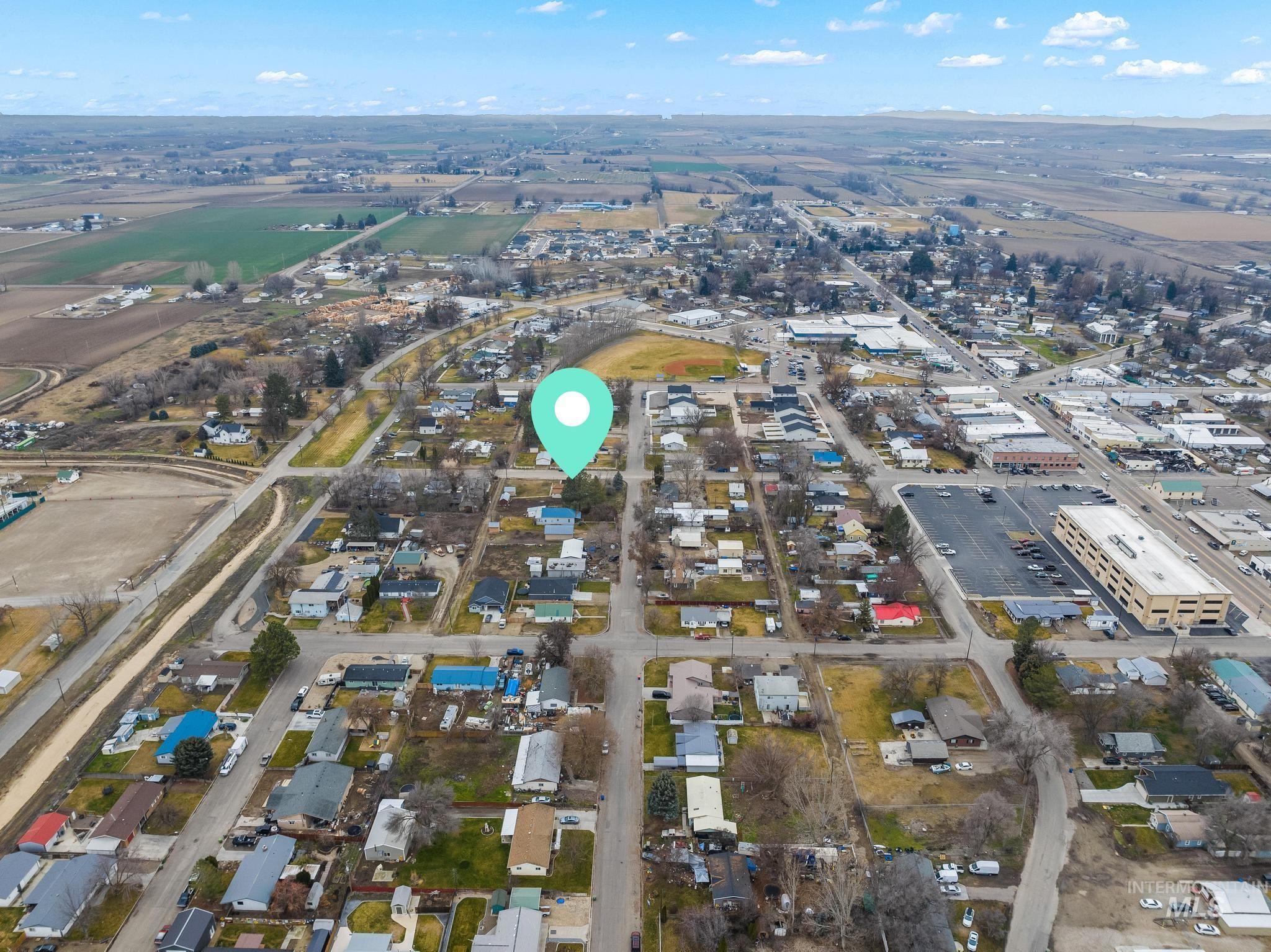 202 E Park Ave, New Plymouth, Idaho 83655, 3 Bedrooms, 1 Bathroom, Residential For Sale, Price $299,900,MLS 98975002