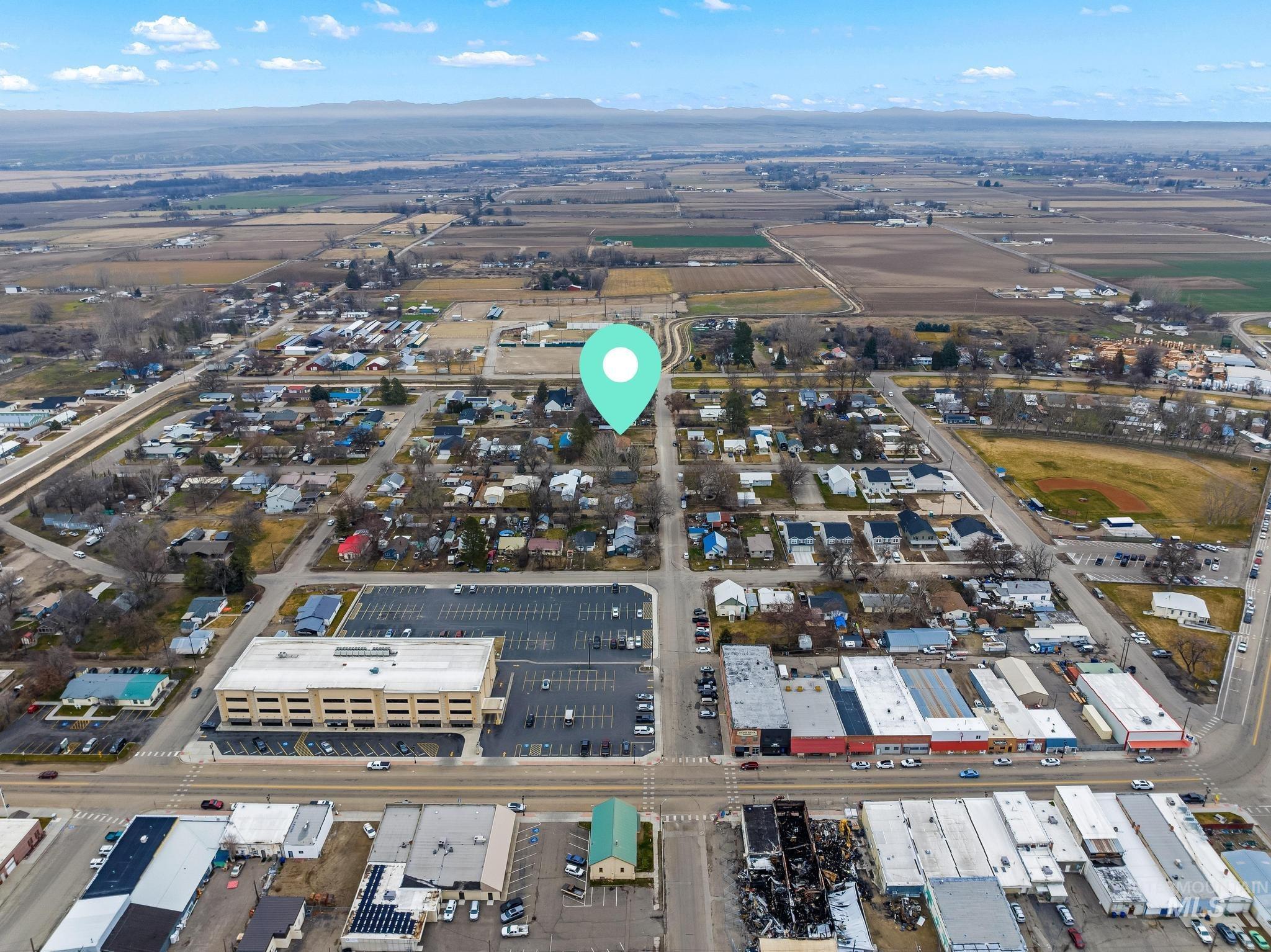 202 E Park Ave, New Plymouth, Idaho 83655, 3 Bedrooms, 1 Bathroom, Residential For Sale, Price $299,900,MLS 98975002