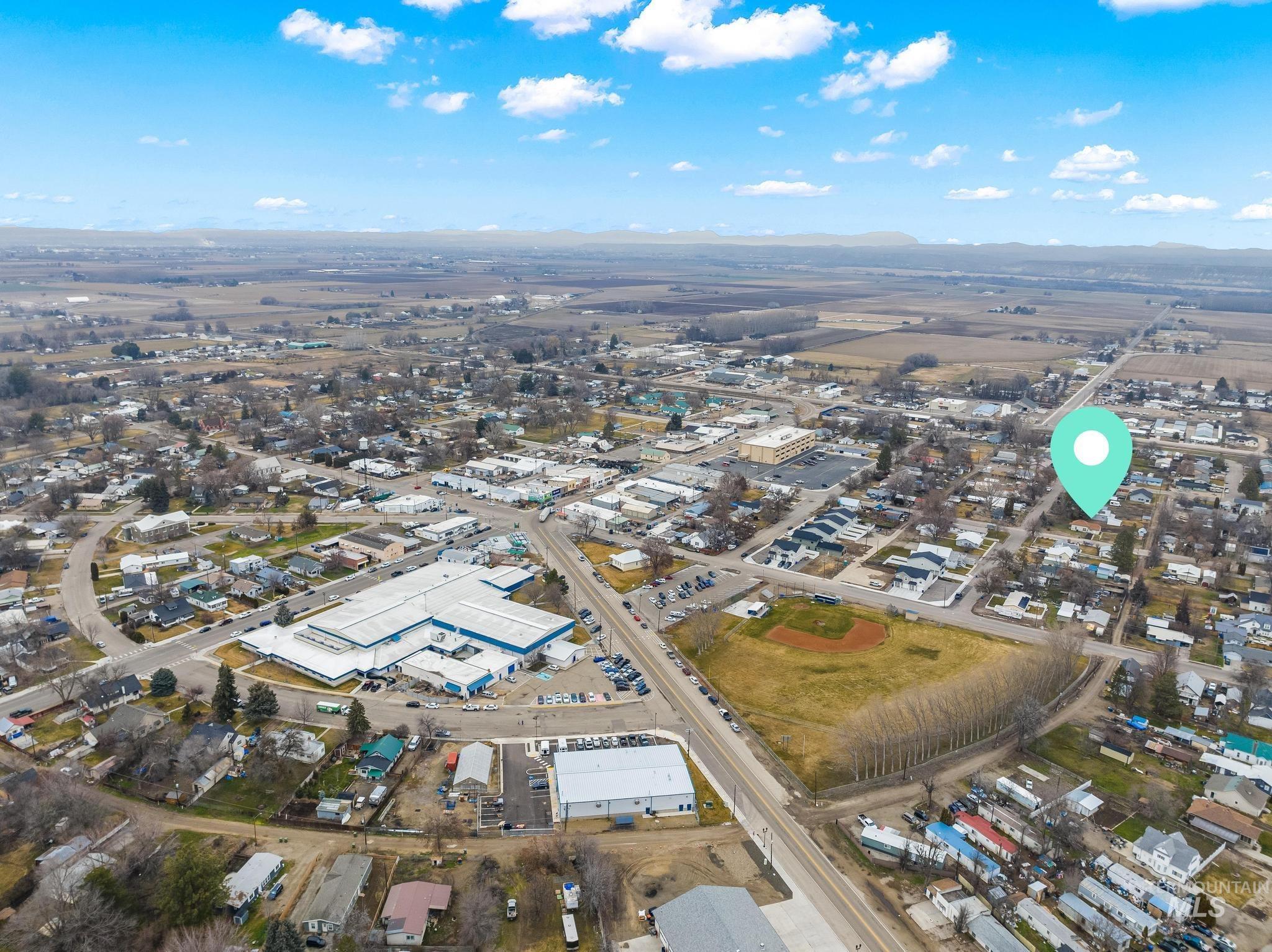 202 E Park Ave, New Plymouth, Idaho 83655, 3 Bedrooms, 1 Bathroom, Residential For Sale, Price $299,900,MLS 98975002