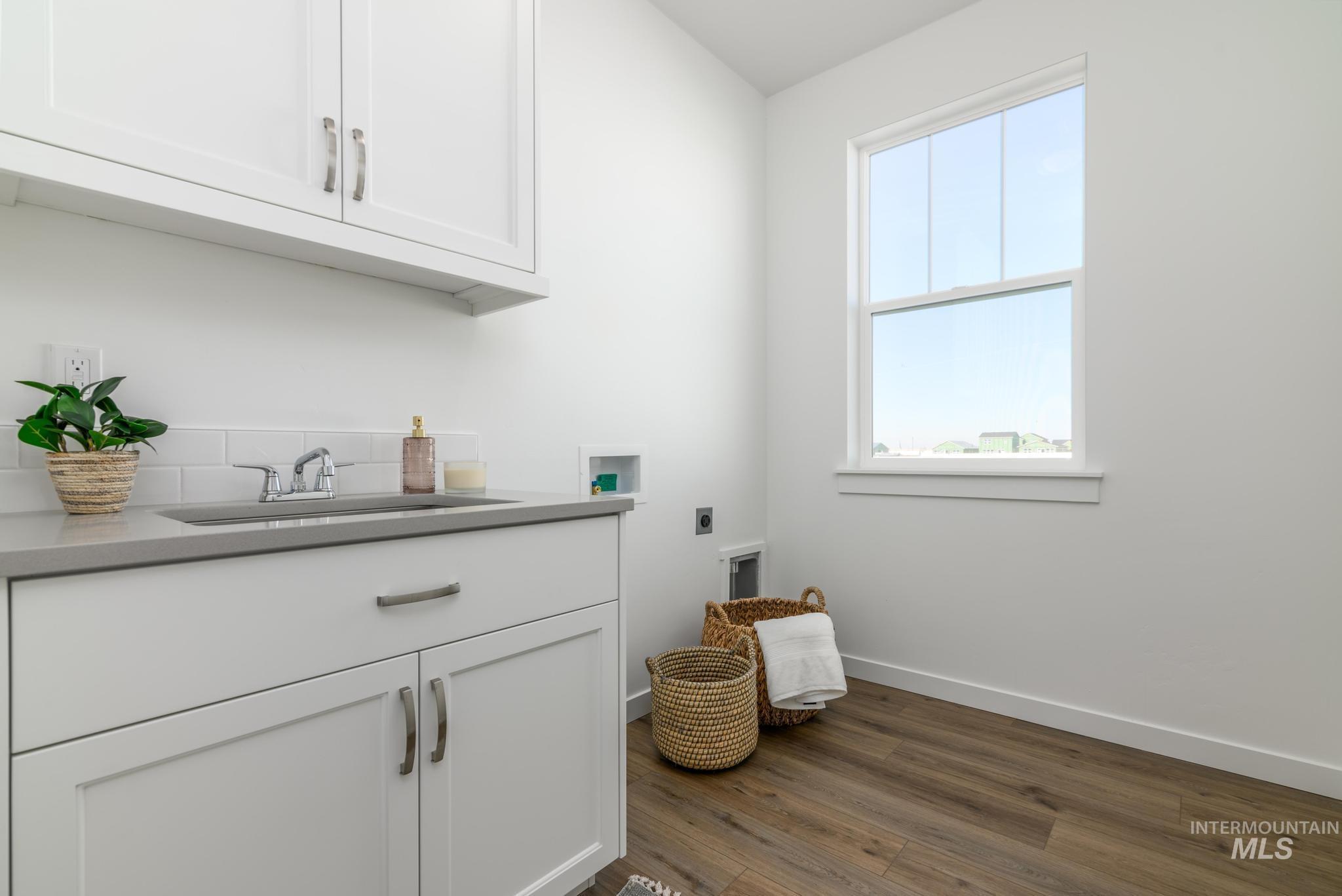 855 W Bay St, Middleton, Idaho 83644, 5 Bedrooms, 4 Bathrooms, Residential For Sale, Price $574,000,MLS 98975007