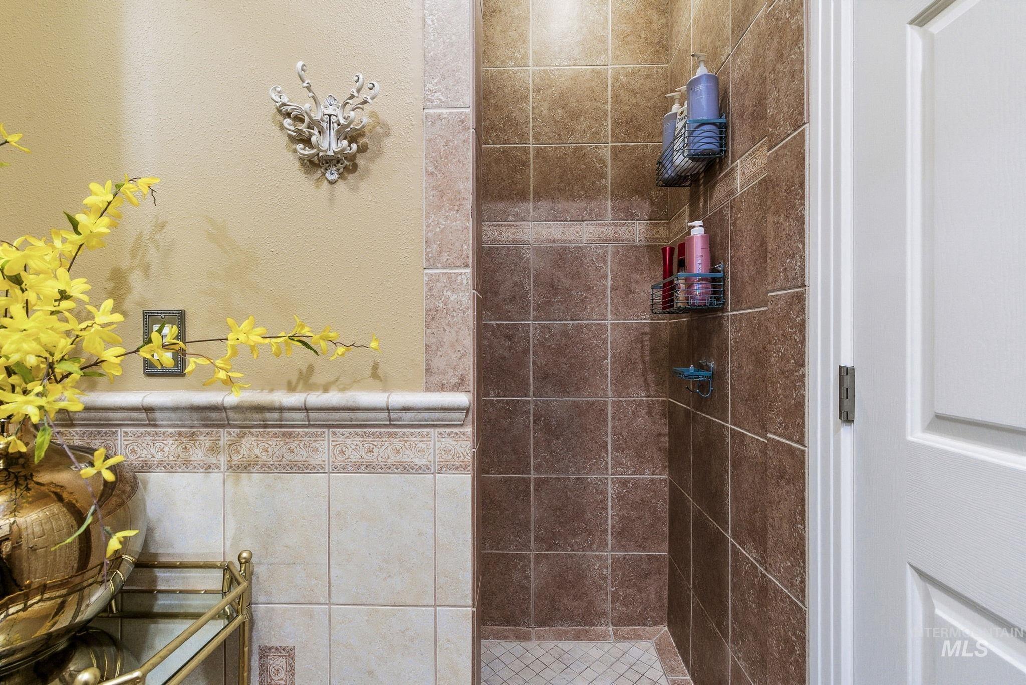 5125 N Riverfront Dr., Garden City, Idaho 83714, 4 Bedrooms, 3 Bathrooms, Residential For Sale, Price $900,000,MLS 98975009