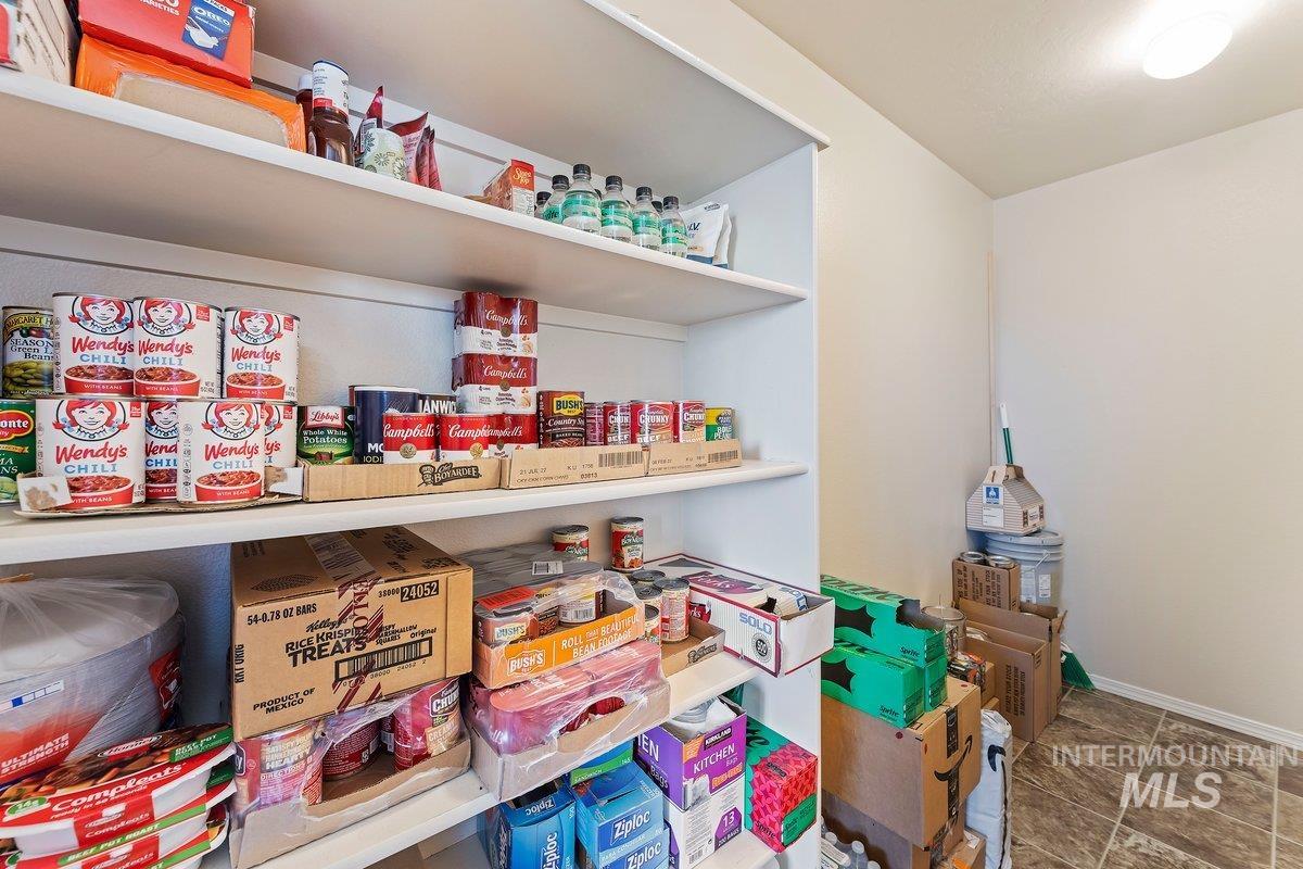 1555 Condor Drive, Middleton, Idaho 83644, 5 Bedrooms, 2.5 Bathrooms, Residential For Sale, Price $550,000,MLS 98975010