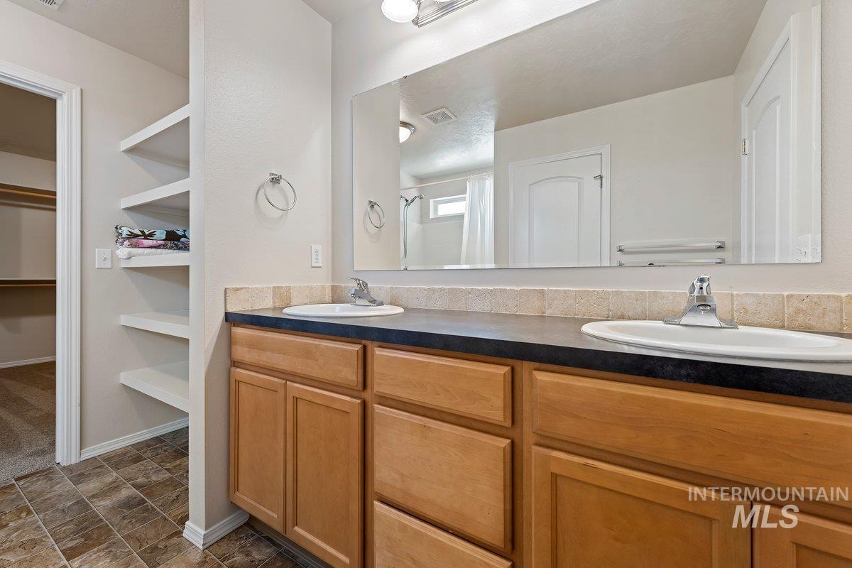 1555 Condor Drive, Middleton, Idaho 83644, 5 Bedrooms, 2.5 Bathrooms, Residential For Sale, Price $550,000, 98975010