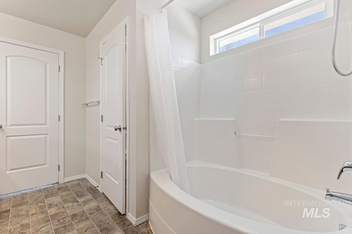 1555 Condor Drive, Middleton, Idaho 83644, 5 Bedrooms, 2.5 Bathrooms, Residential For Sale, Price $550,000, 98975010