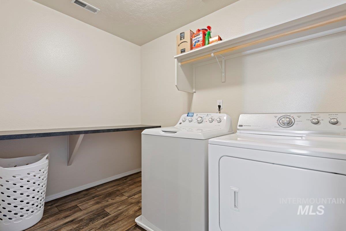 1555 Condor Drive, Middleton, Idaho 83644, 5 Bedrooms, 2.5 Bathrooms, Residential For Sale, Price $550,000,MLS 98975010