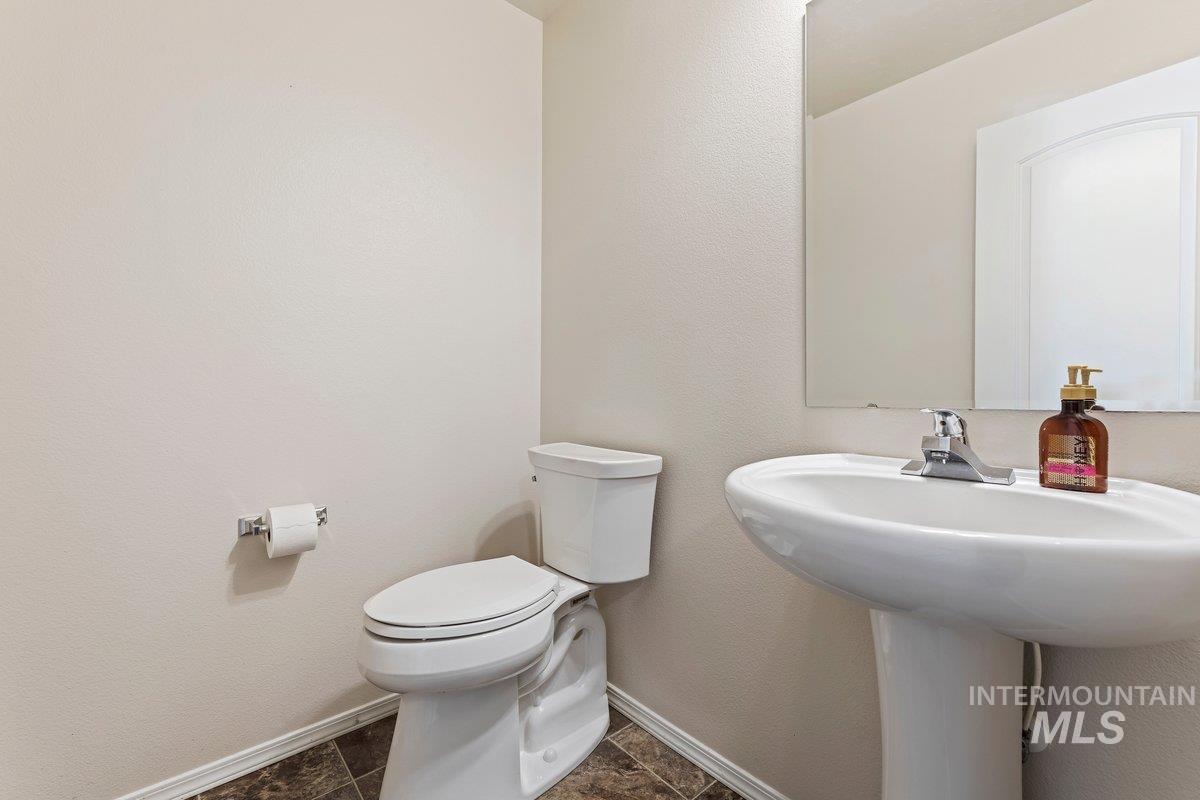 1555 Condor Drive, Middleton, Idaho 83644, 5 Bedrooms, 2.5 Bathrooms, Residential For Sale, Price $550,000, 98975010