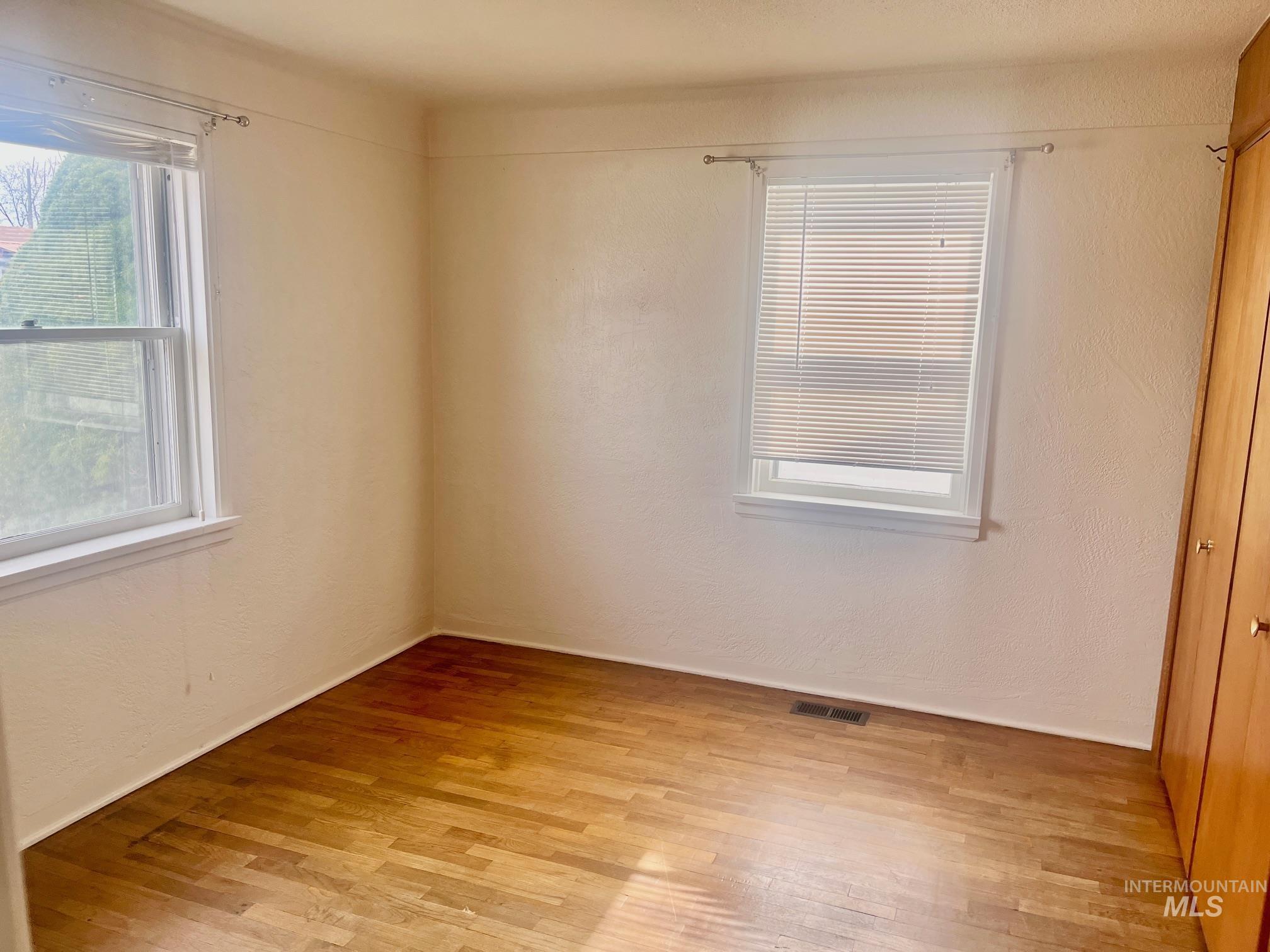 215 S Fern St, Nampa, Idaho 83686, 2 Bedrooms, 1 Bathroom, Residential For Sale, Price $295,000,MLS 98975012