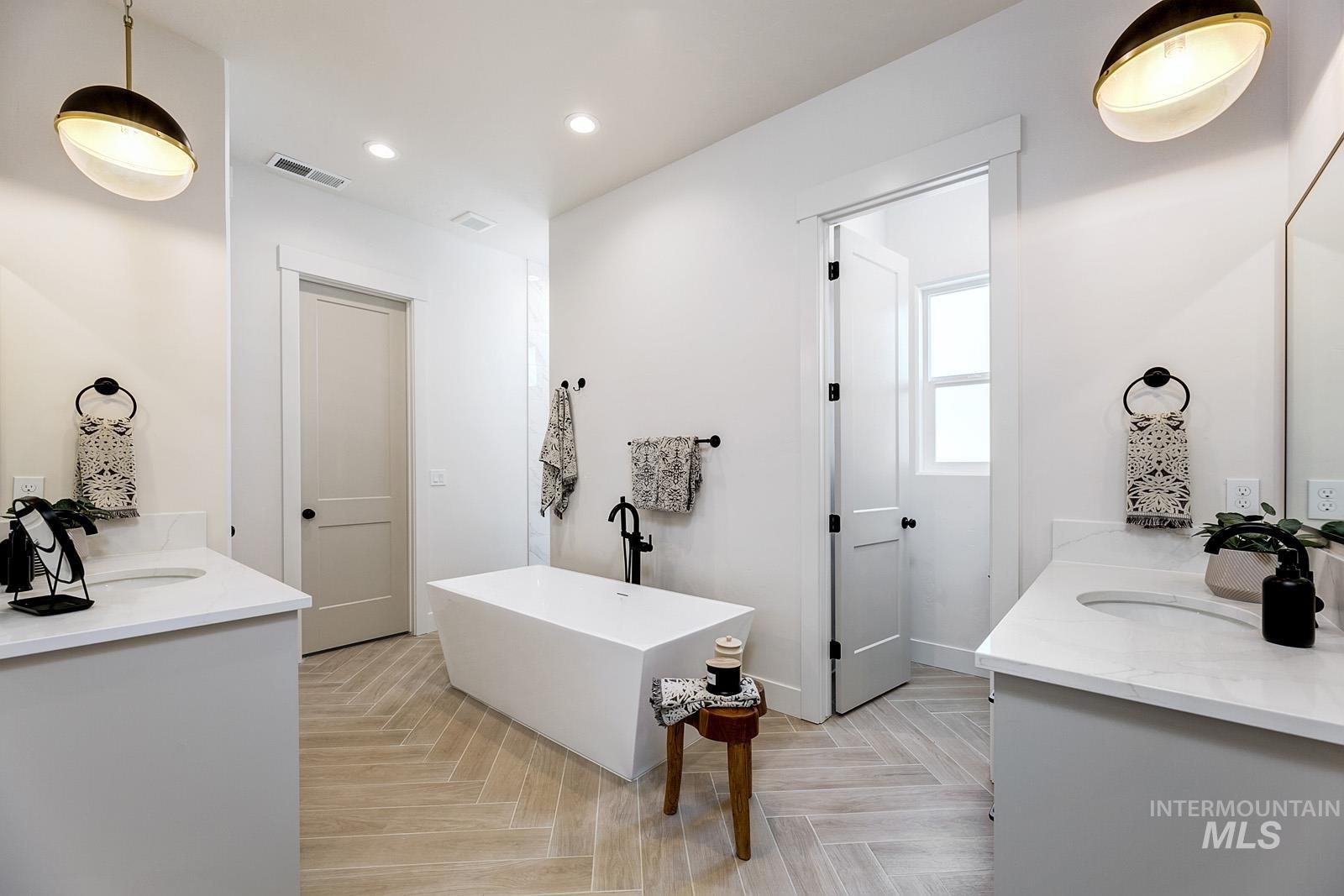 13660 N Spring Creek Way, Boise, Idaho 83714, 3 Bedrooms, 3.5 Bathrooms, Residential For Sale, Price $1,224,500,MLS 98975013