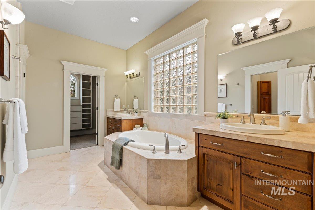 3071 S Abigail Way, Boise, Idaho 83706, 3 Bedrooms, 3.5 Bathrooms, Residential For Sale, Price $1,275,000,MLS 98975016