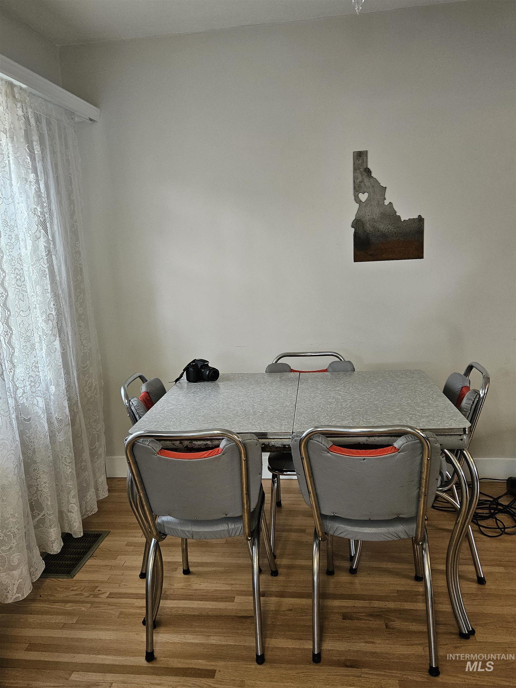 701 King Street, CottonWood, Idaho 83522, 2 Bedrooms, 2 Bathrooms, Residential For Sale, Price $289,000,MLS 98975018