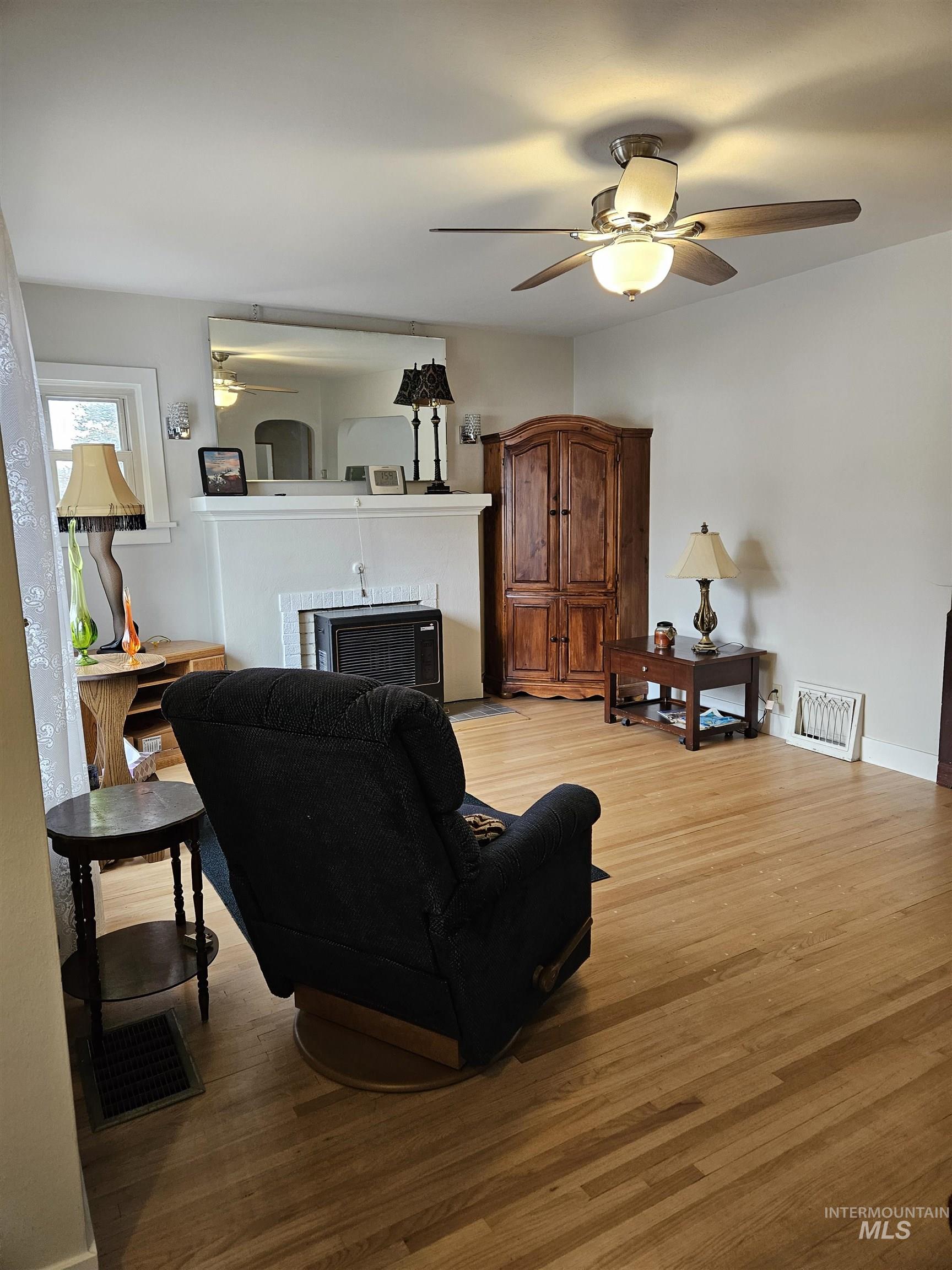 701 King Street, CottonWood, Idaho 83522, 2 Bedrooms, 2 Bathrooms, Residential For Sale, Price $289,000, 98975018